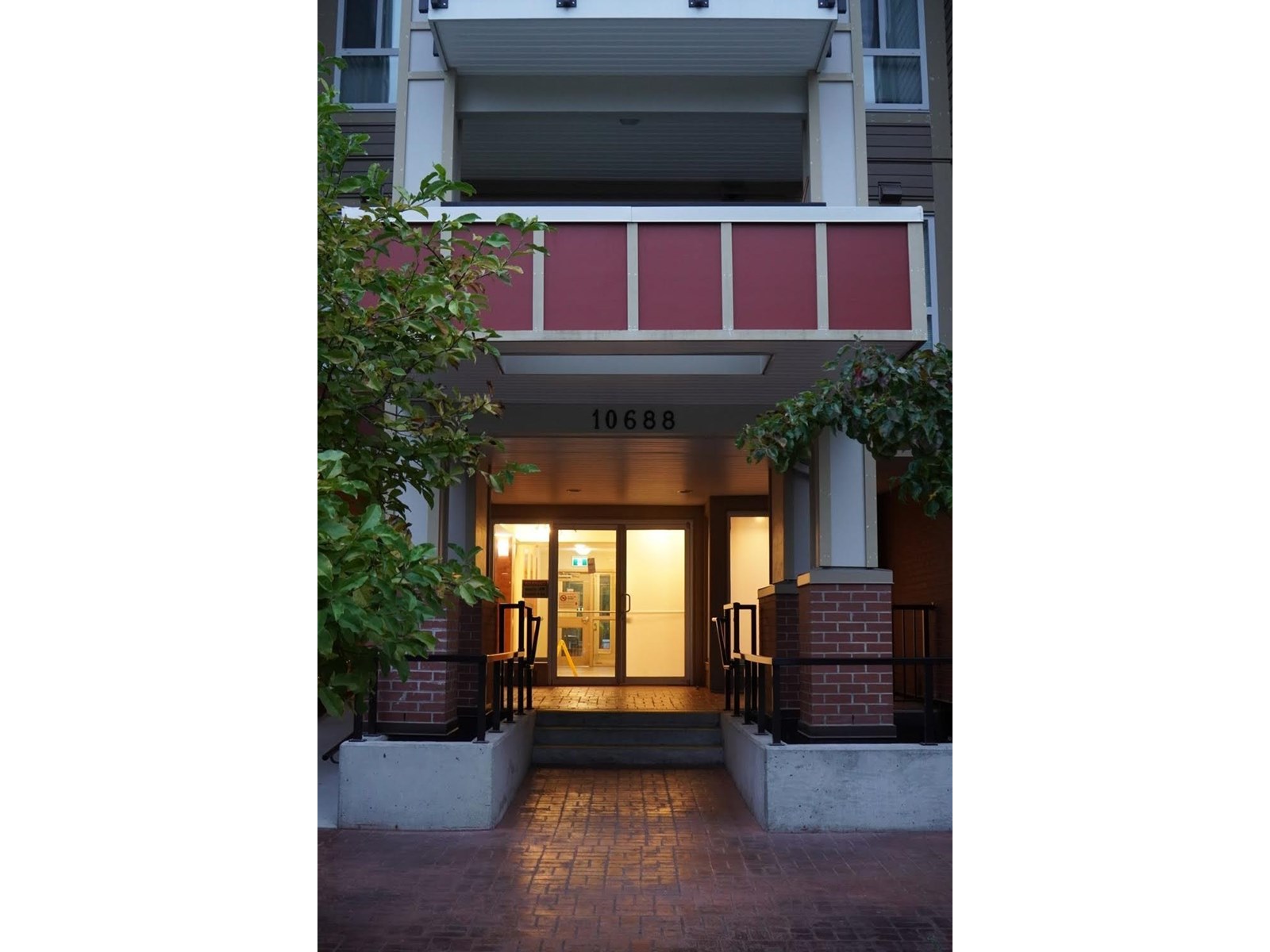 116 10688 140 Street, Surrey, British Columbia  V3T 0M6 - Photo 1 - R3022966