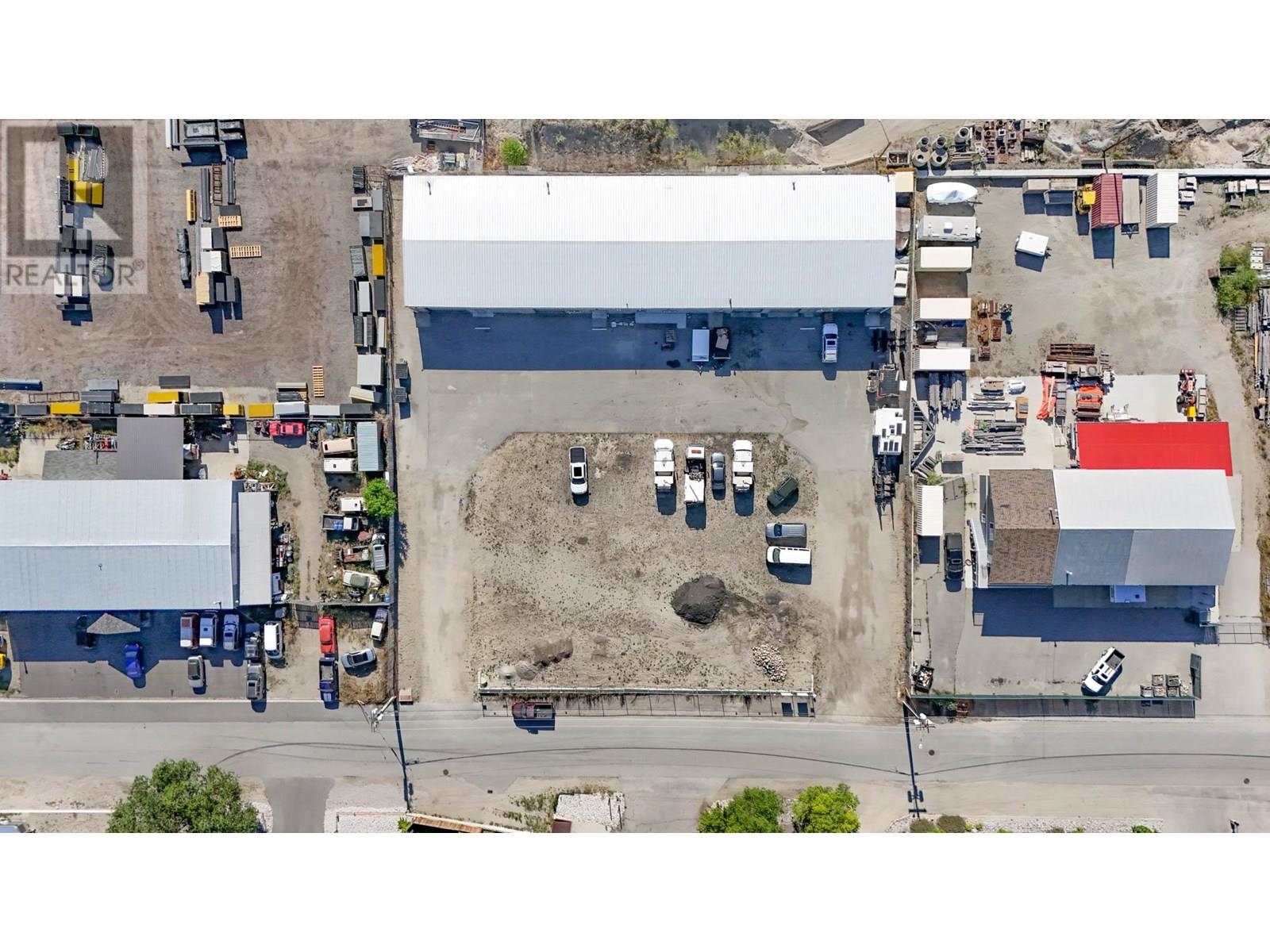 9207 James Avenue Unit# Yard Space Summerland Photo 8