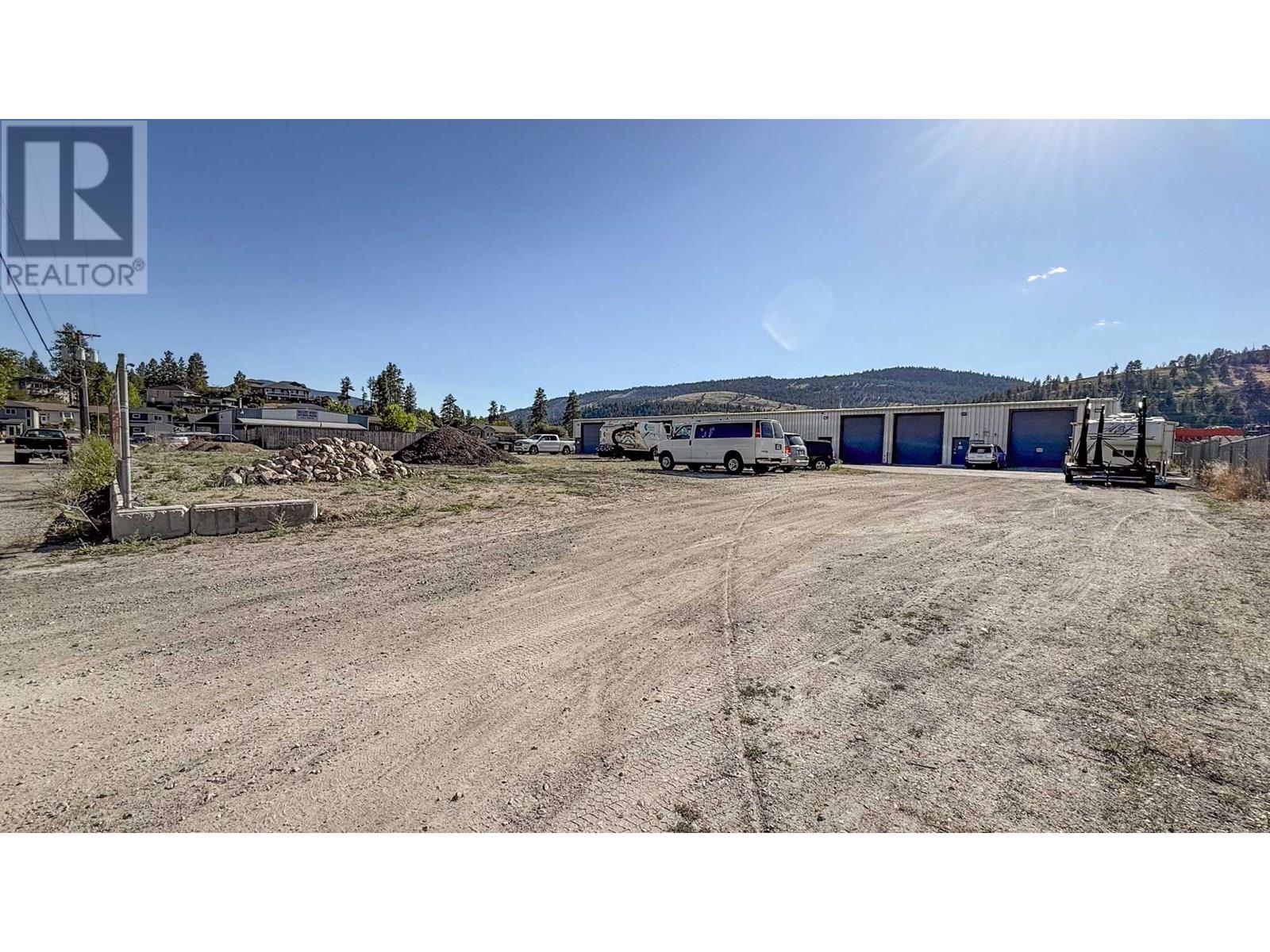 9207 James Avenue Unit# Yard Space Summerland Photo 15