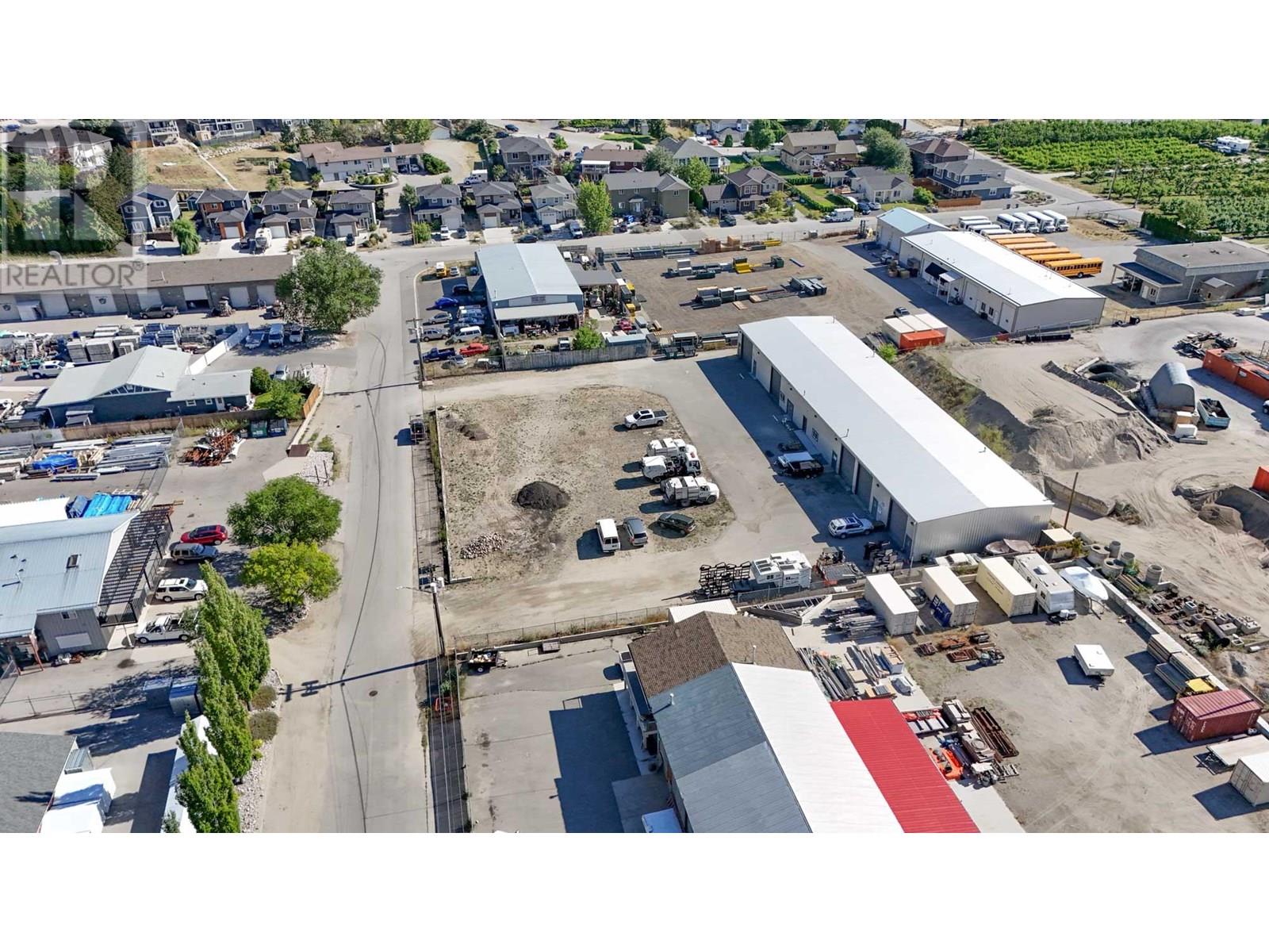 9207 James Avenue Unit# Yard Space Summerland Photo 6