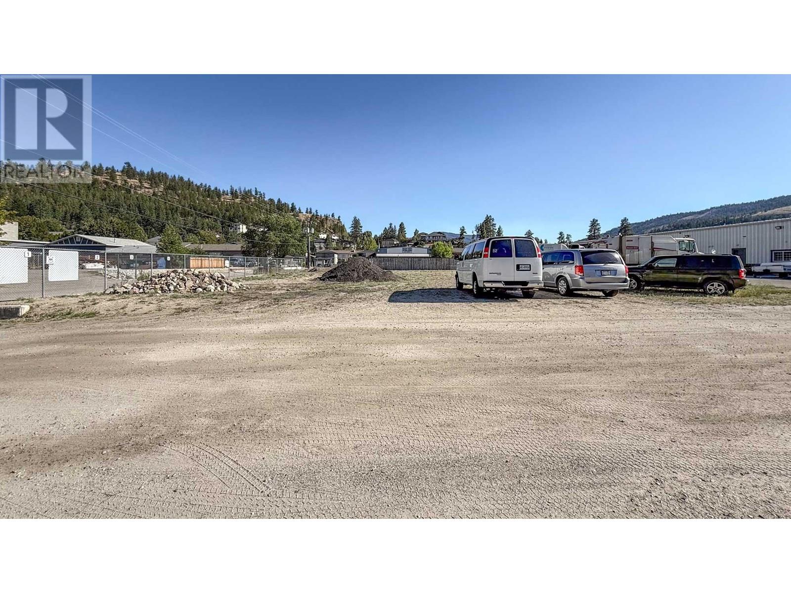 9207 James Avenue Unit# Yard Space Summerland Photo 14