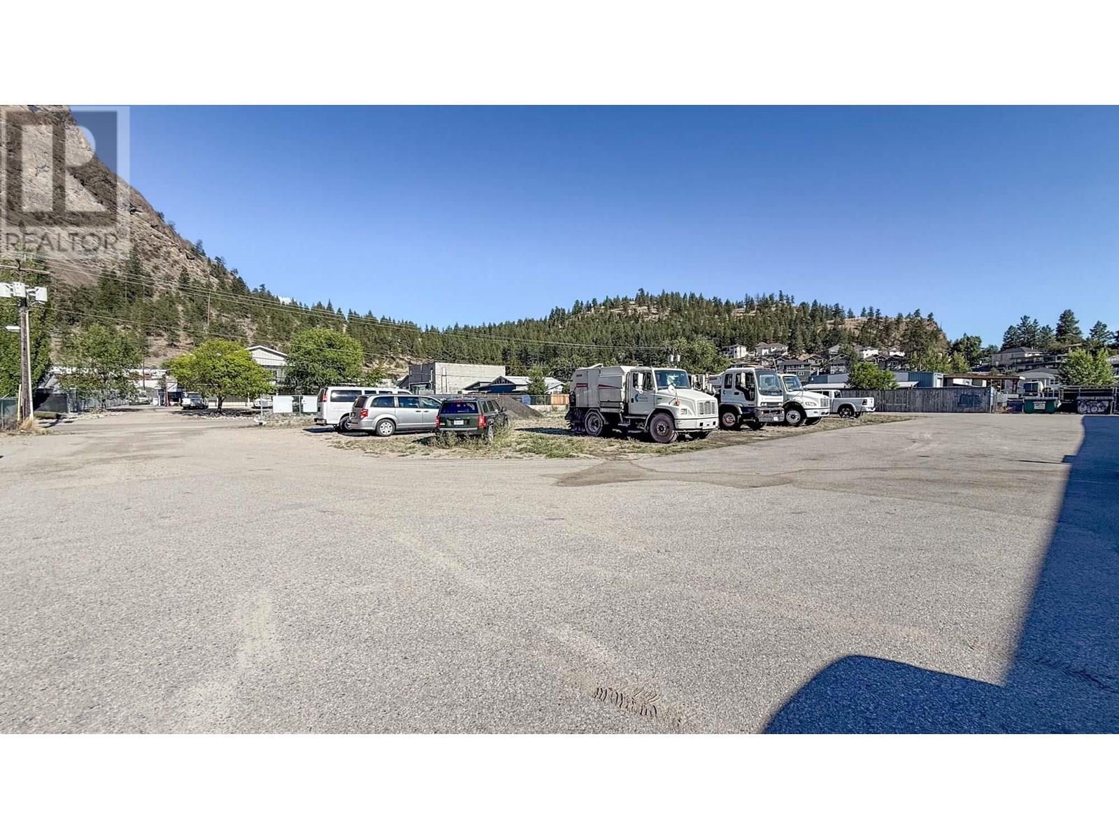 9207 James Avenue Unit# Yard Space Summerland Photo 13