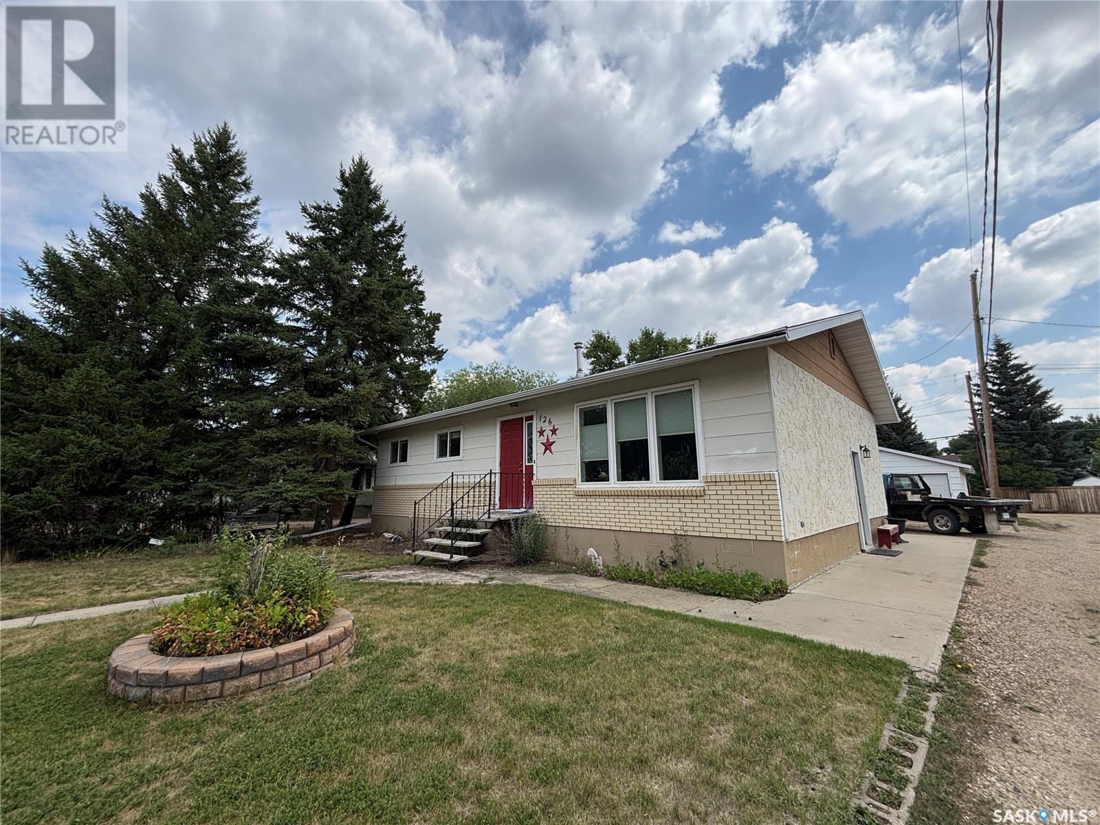 126 Myers Crescent, Maple Creek, Saskatchewan  S0N 1N0 - Photo 2 - SK013325