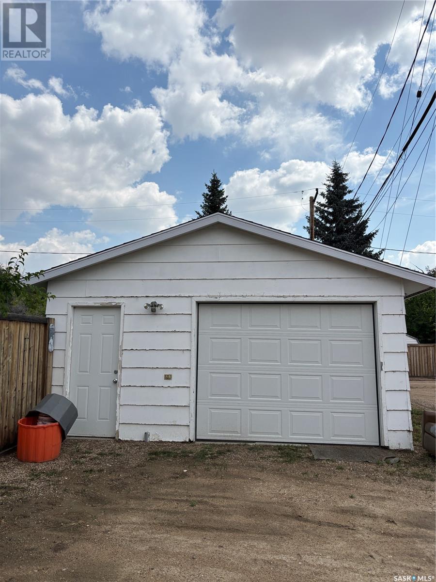 126 Myers Crescent, Maple Creek, Saskatchewan  S0N 1N0 - Photo 6 - SK013325