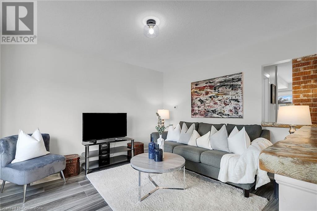 Property at 11 SPADINA Road E image 5