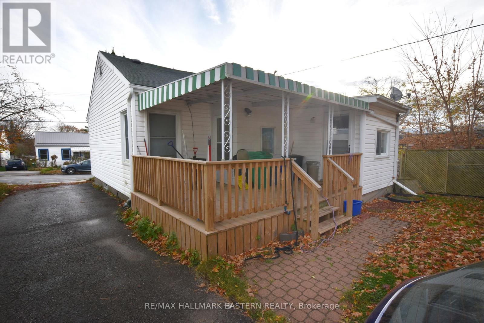 Property at 677 PARK STREET N image 1