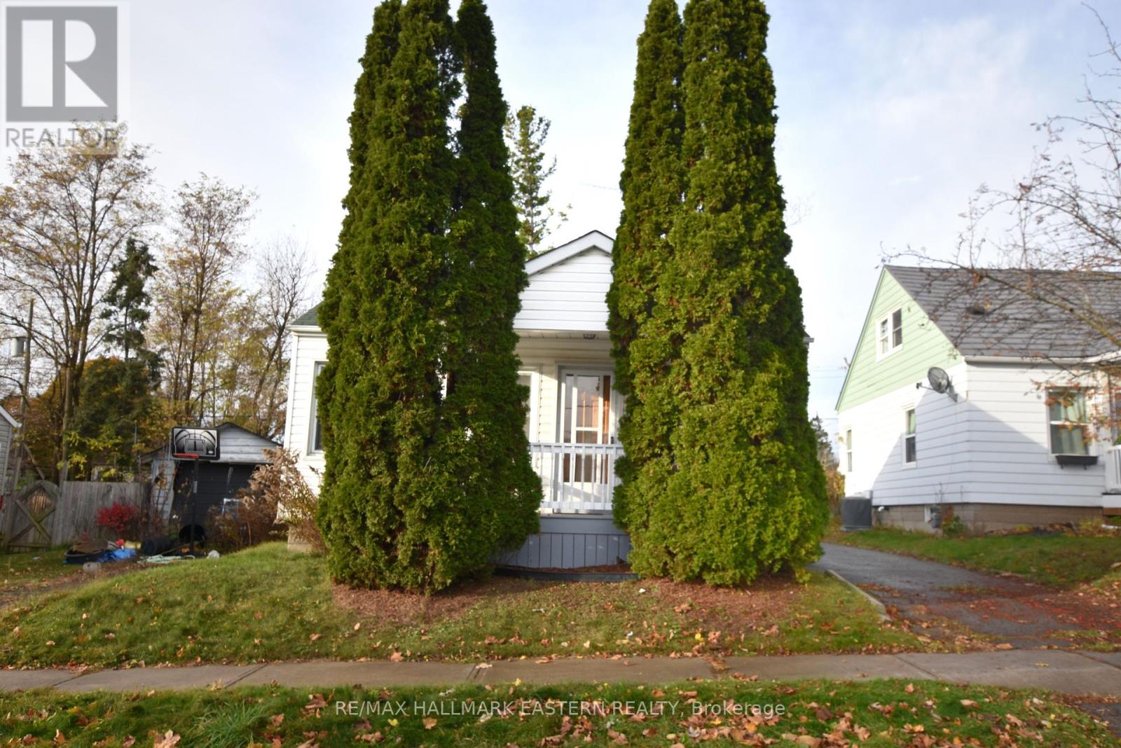 Property at 677 PARK STREET N image 2