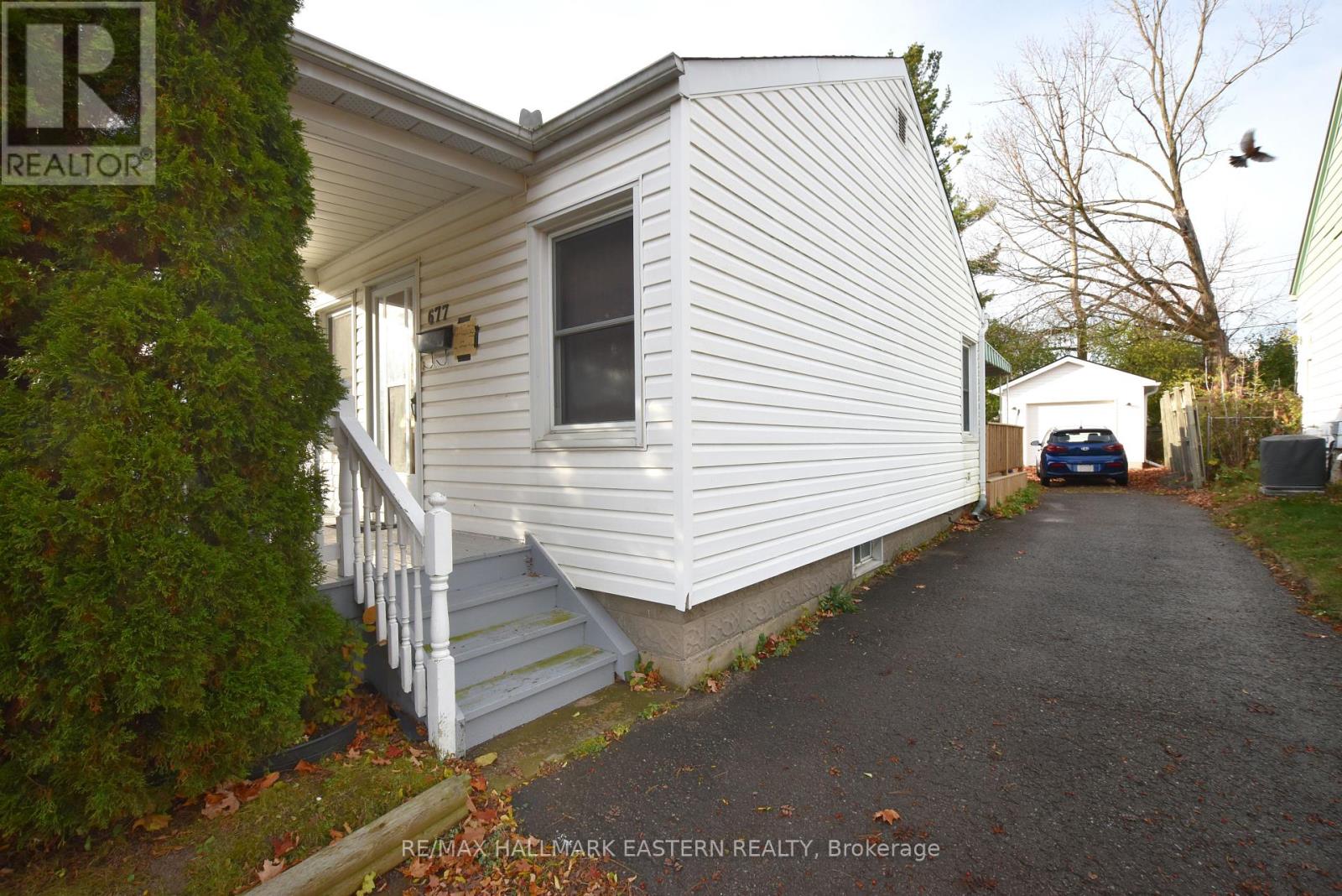 Property at 677 PARK STREET N image 3