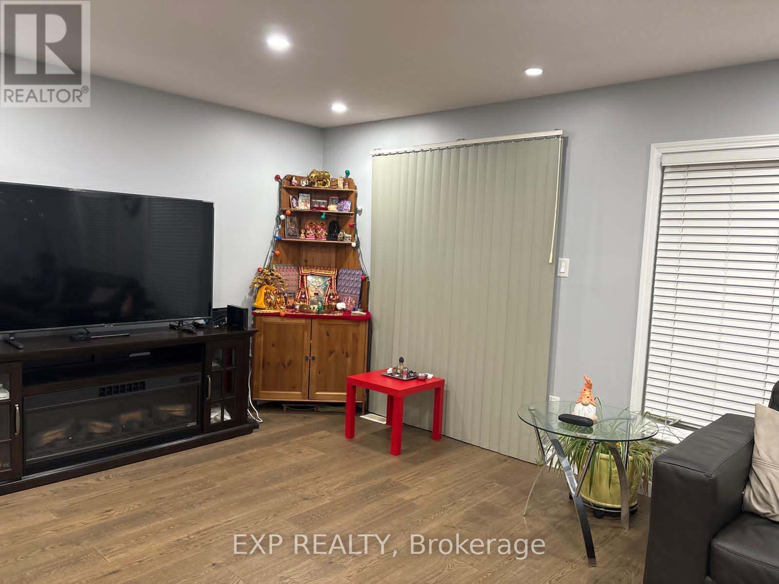 564 Woolgrass Avenue, Waterloo, Ontario  N2V 2Y2 - Photo 12 - X12298795