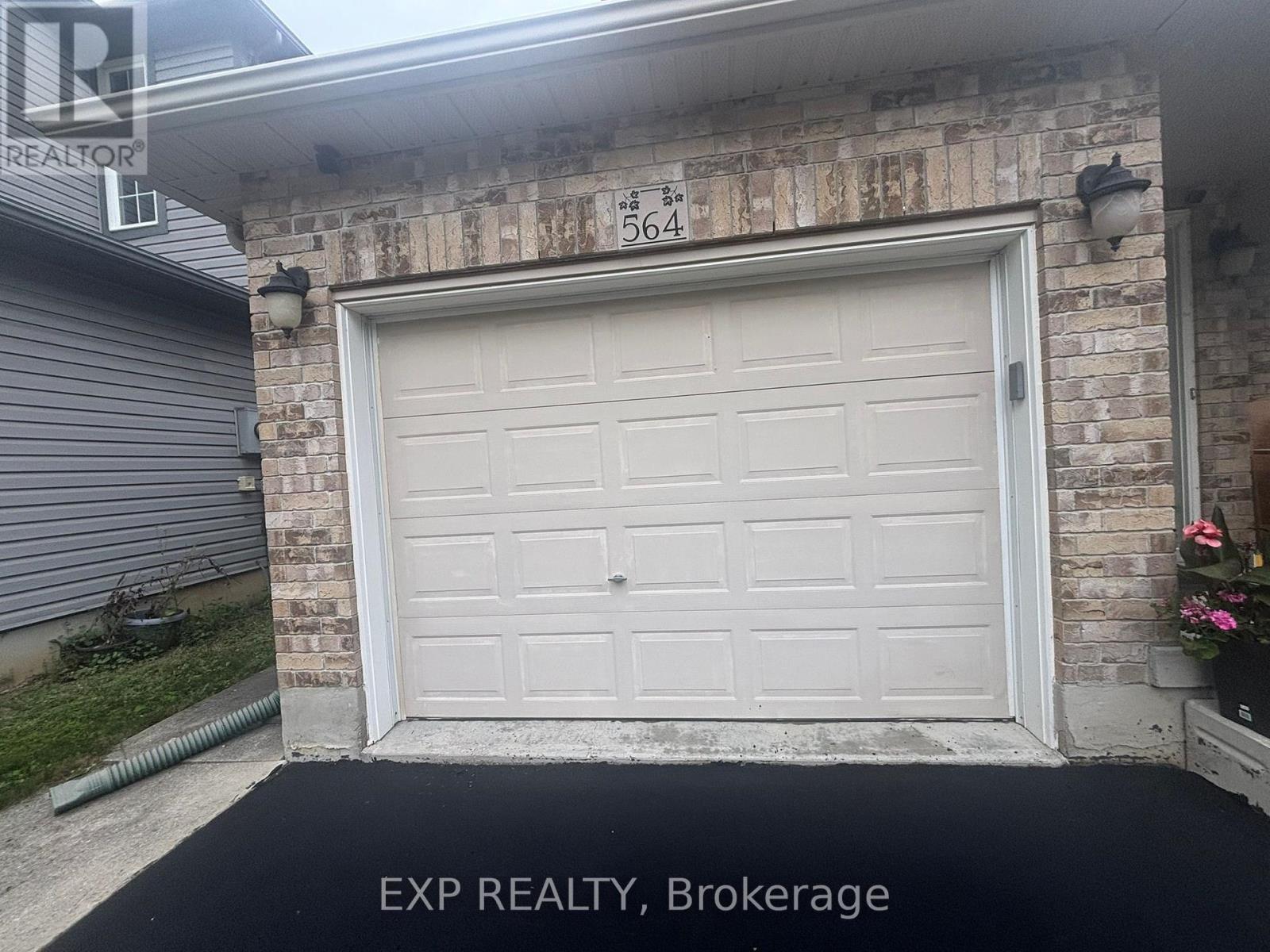 564 Woolgrass Avenue, Waterloo, Ontario  N2V 2Y2 - Photo 2 - X12298795