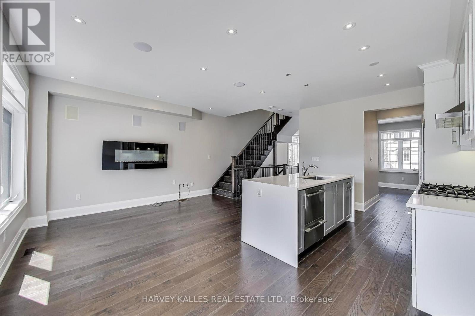 37 Ingleside Street, Vaughan, Ontario  L4L 0H9 - Photo 13 - N12296899
