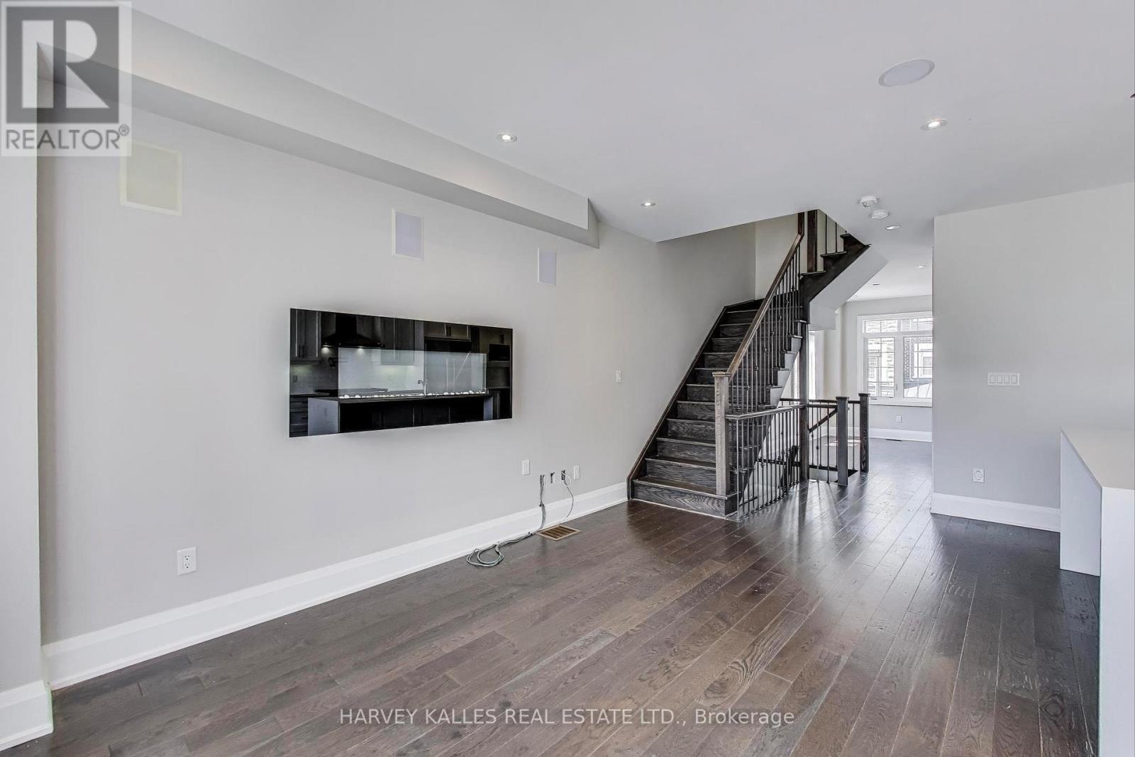 37 Ingleside Street, Vaughan, Ontario  L4L 0H9 - Photo 10 - N12296899