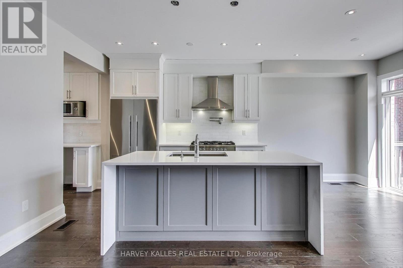 37 Ingleside Street, Vaughan, Ontario  L4L 0H9 - Photo 11 - N12296899