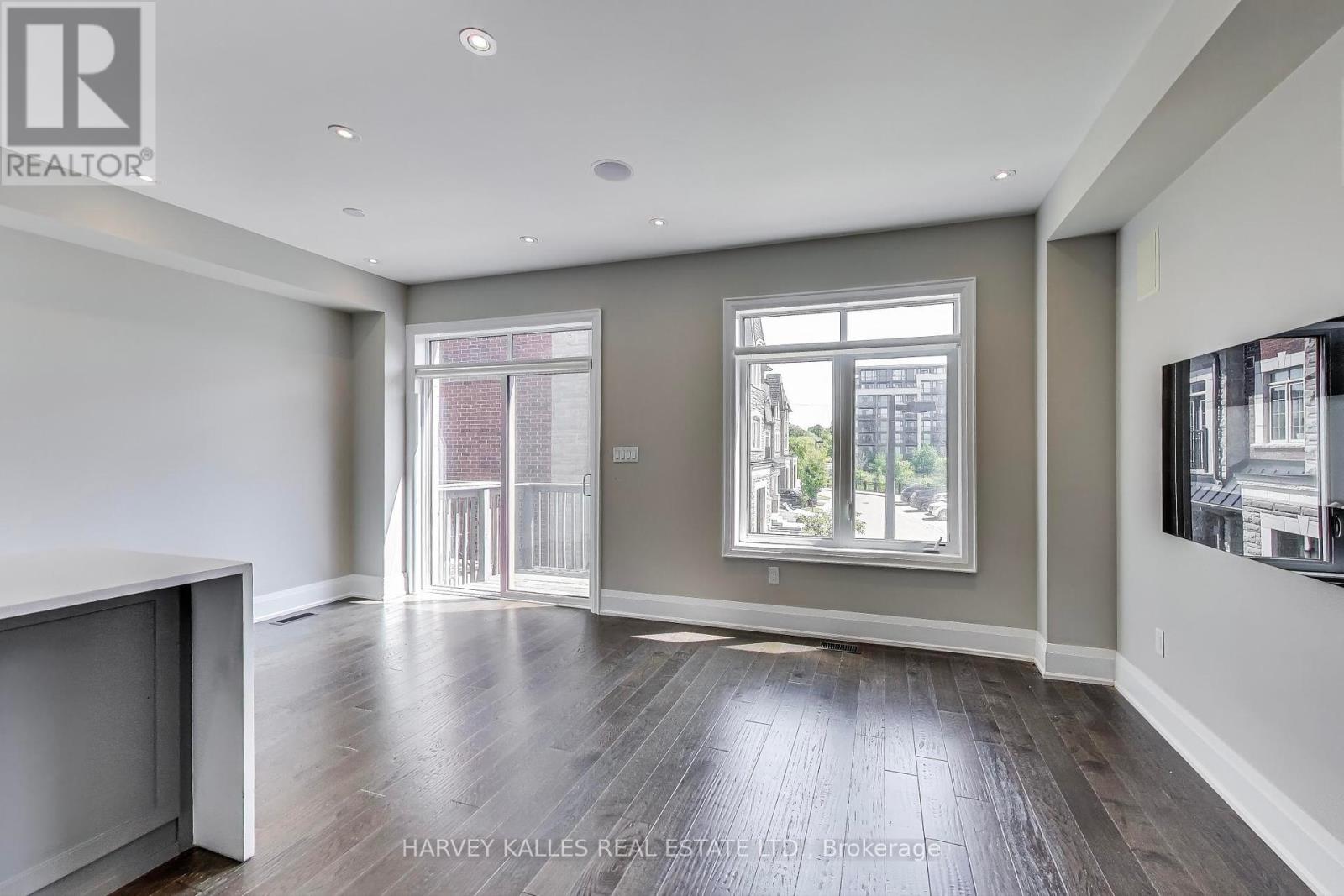 37 Ingleside Street, Vaughan, Ontario  L4L 0H9 - Photo 8 - N12296899