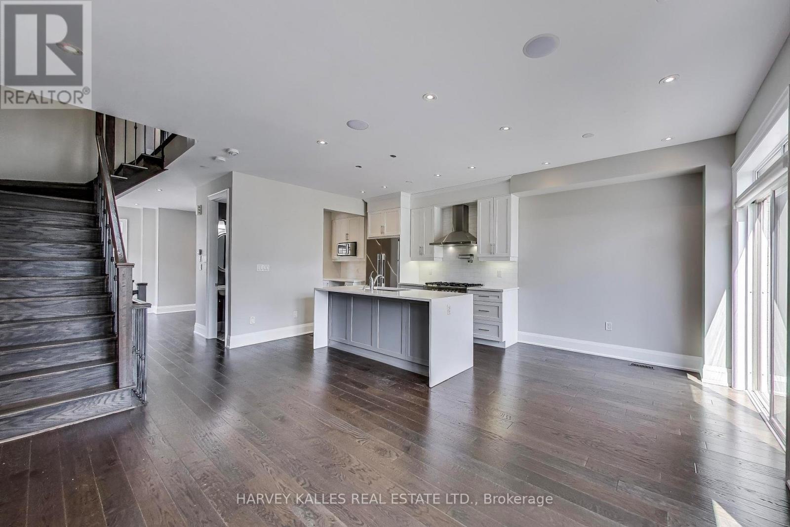 37 Ingleside Street, Vaughan, Ontario  L4L 0H9 - Photo 9 - N12296899