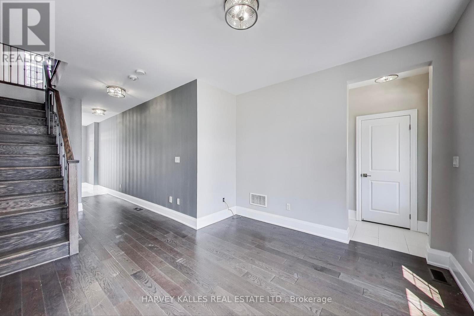 Property at 37 INGLESIDE STREET image 5