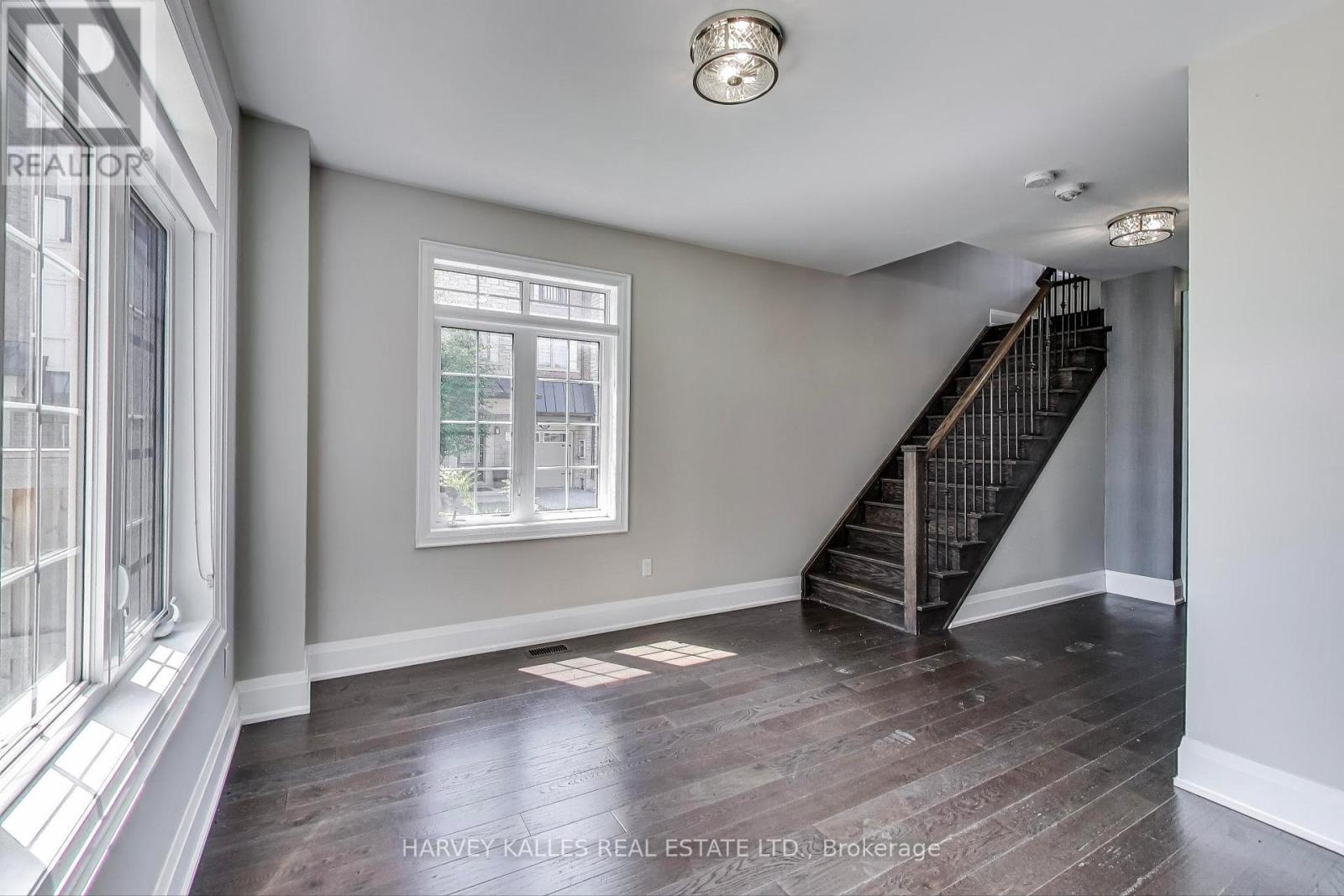 37 Ingleside Street, Vaughan, Ontario  L4L 0H9 - Photo 6 - N12296899