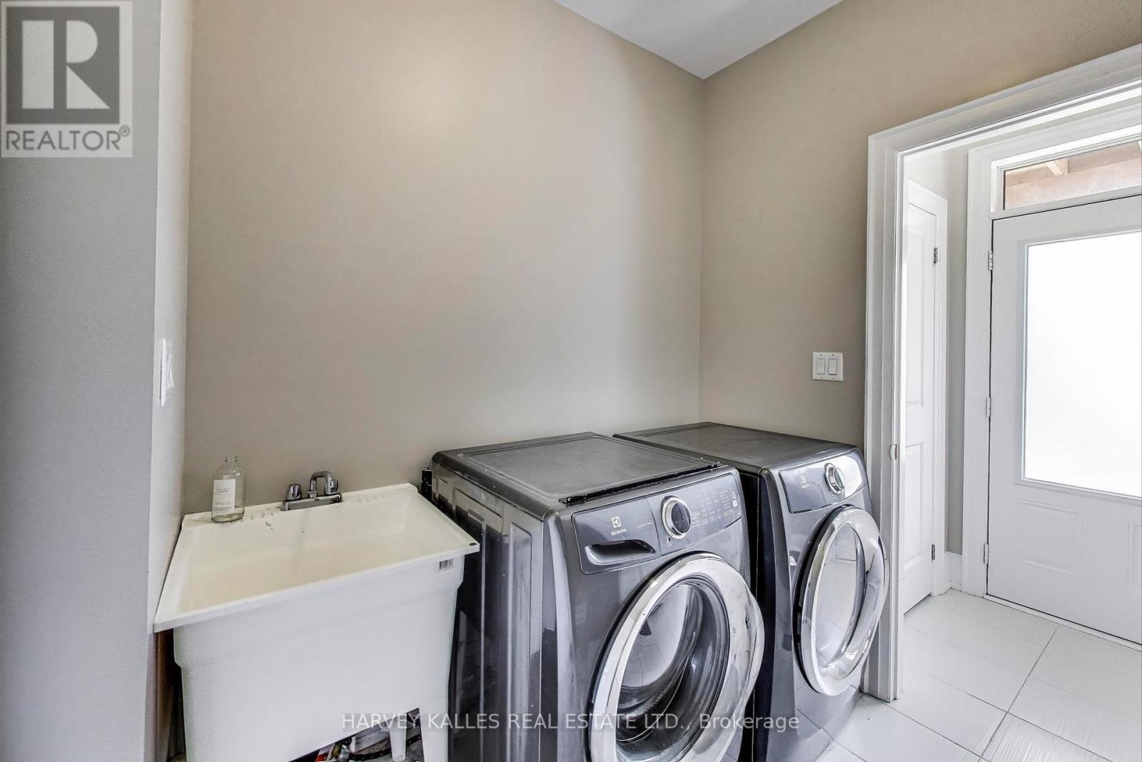37 Ingleside Street, Vaughan, Ontario  L4L 0H9 - Photo 7 - N12296899