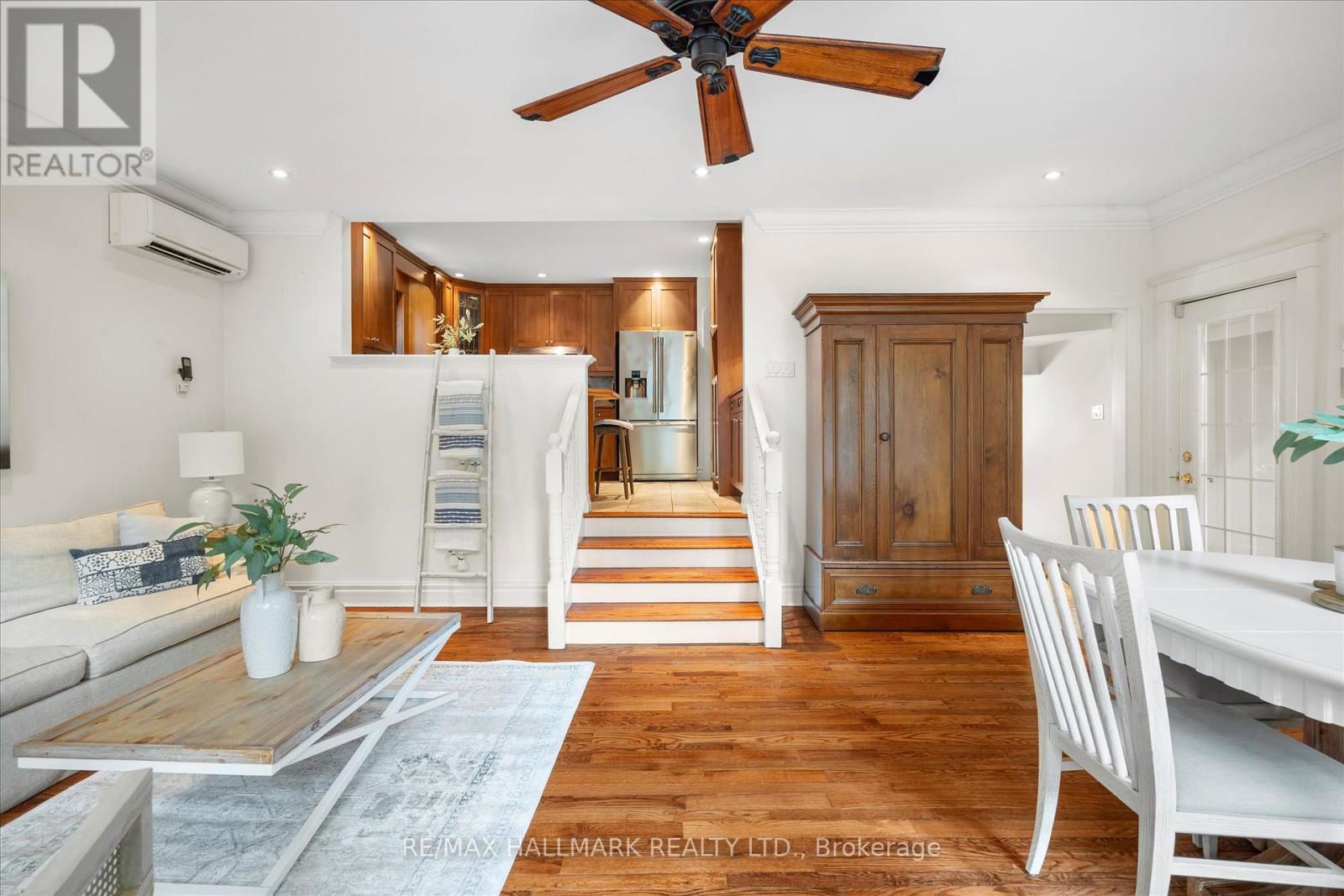 34 Munro Park Avenue, Toronto, Ontario  M4E 3M3 - Photo 13 - E12298808
