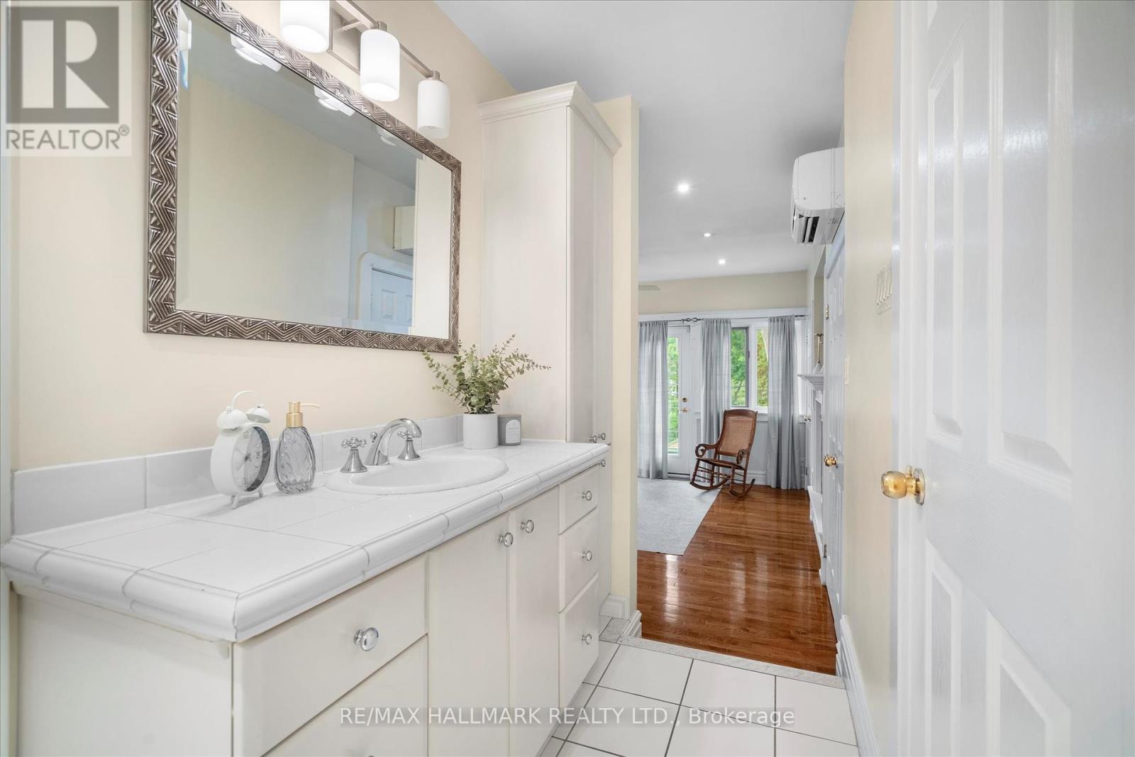 34 Munro Park Avenue, Toronto, Ontario  M4E 3M3 - Photo 23 - E12298808