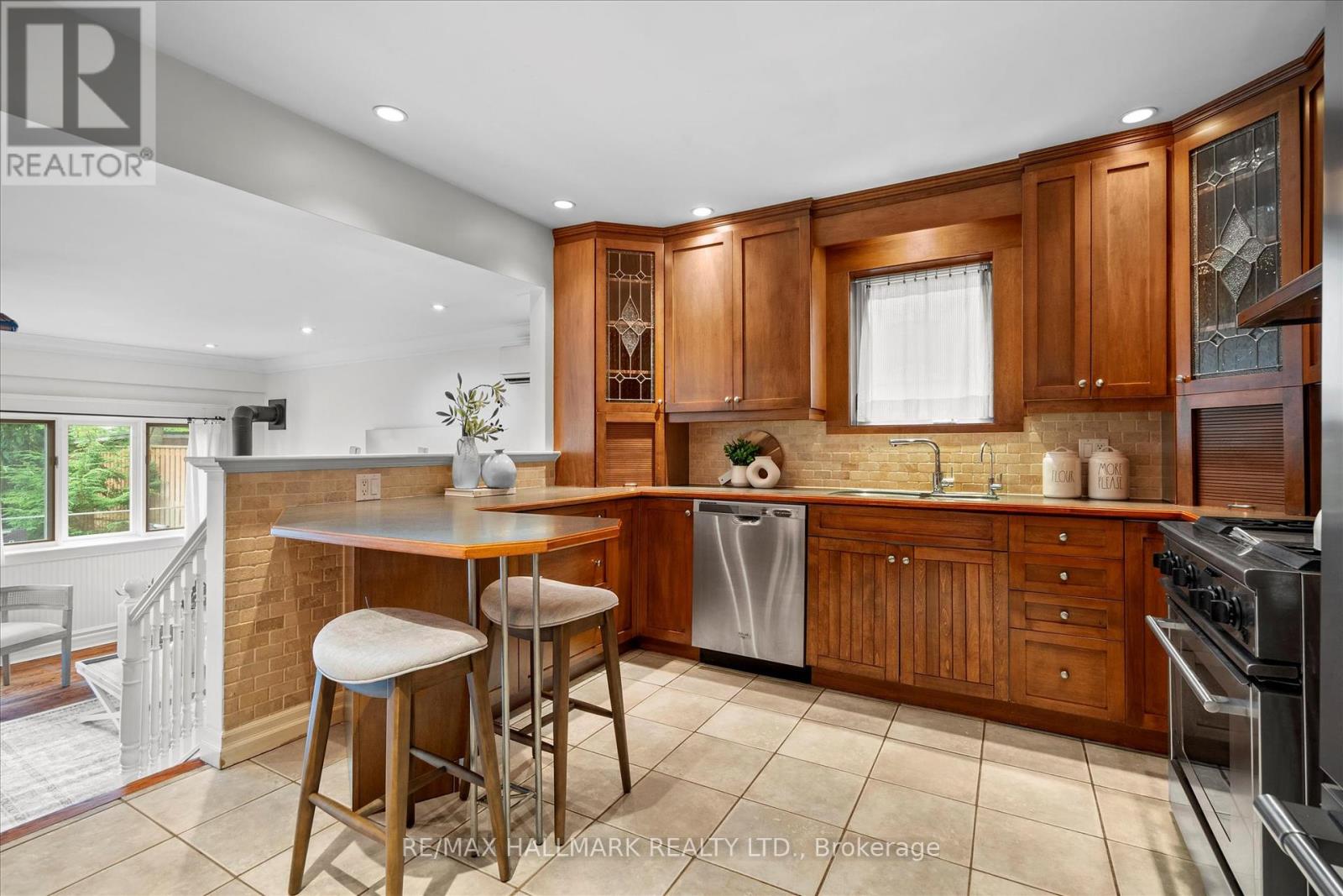 34 Munro Park Avenue, Toronto, Ontario  M4E 3M3 - Photo 9 - E12298808