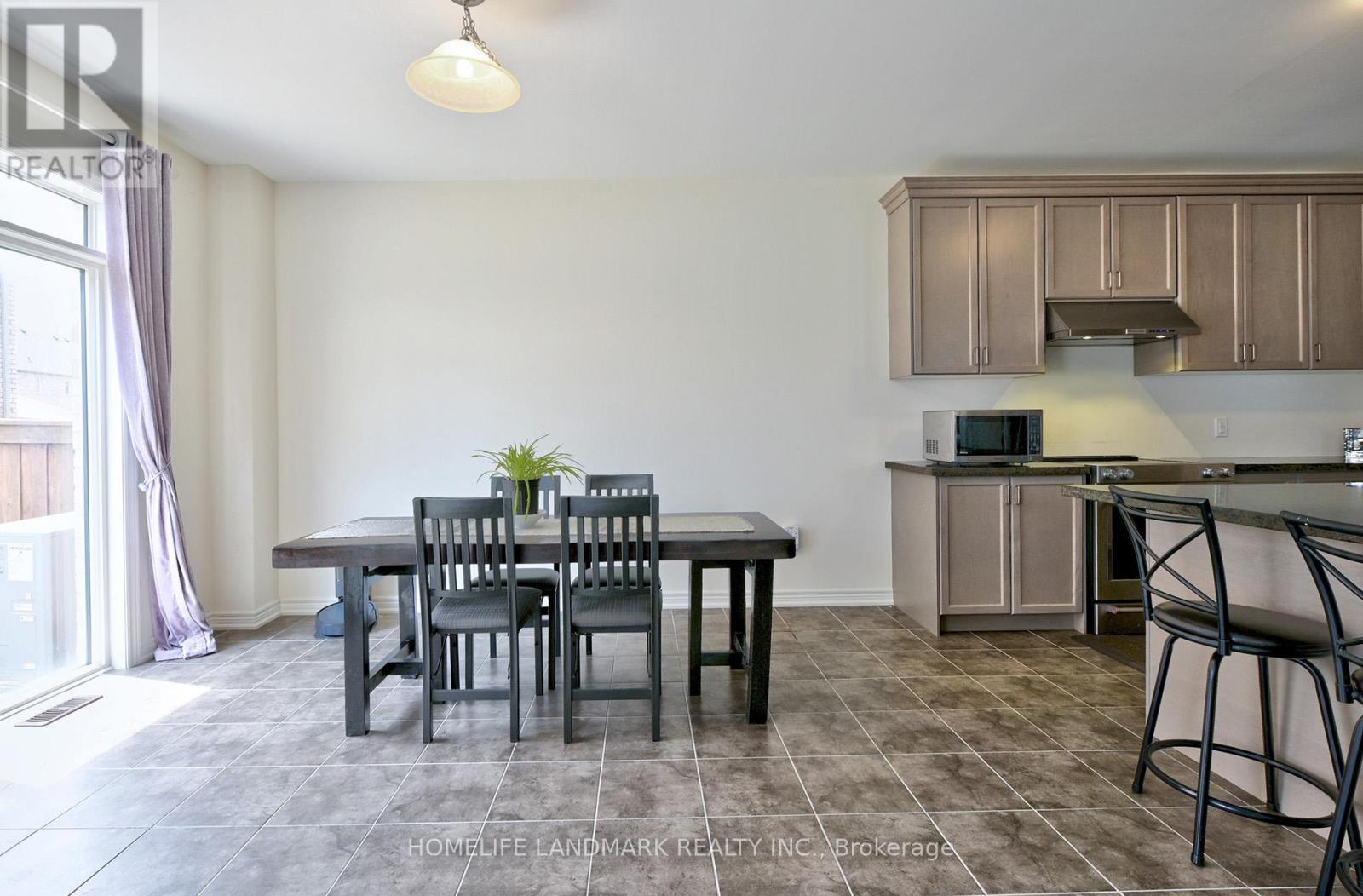 99 Beckett Avenue, East Gwillimbury, Ontario  L9N 0S6 - Photo 13 - N12294439