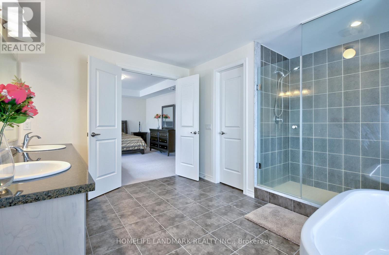 99 Beckett Avenue, East Gwillimbury, Ontario  L9N 0S6 - Photo 22 - N12294439