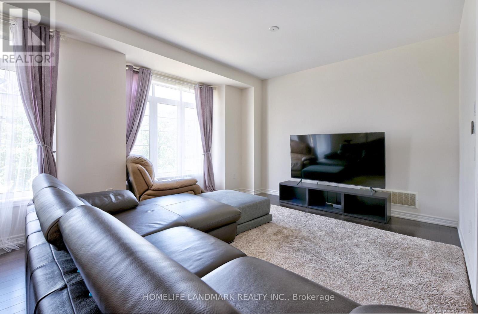 99 Beckett Avenue, East Gwillimbury, Ontario  L9N 0S6 - Photo 9 - N12294439