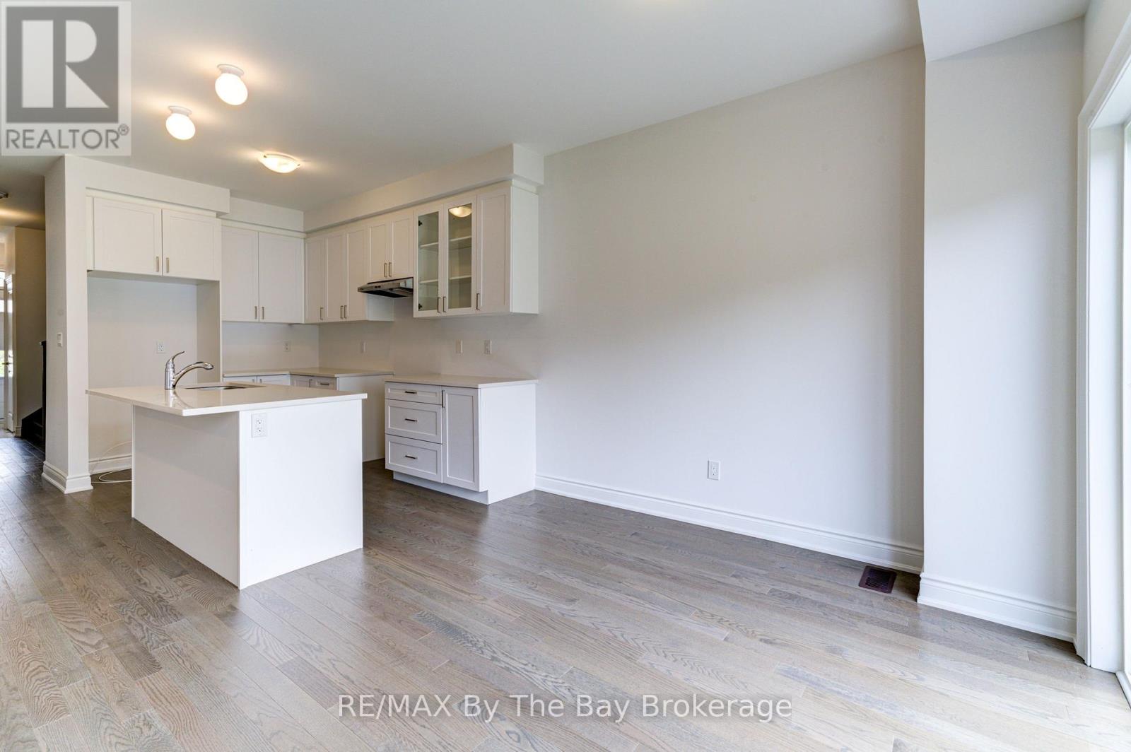 28 Autumn Drive, Wasaga Beach, Ontario  L9Z 0K7 - Photo 12 - S12298861