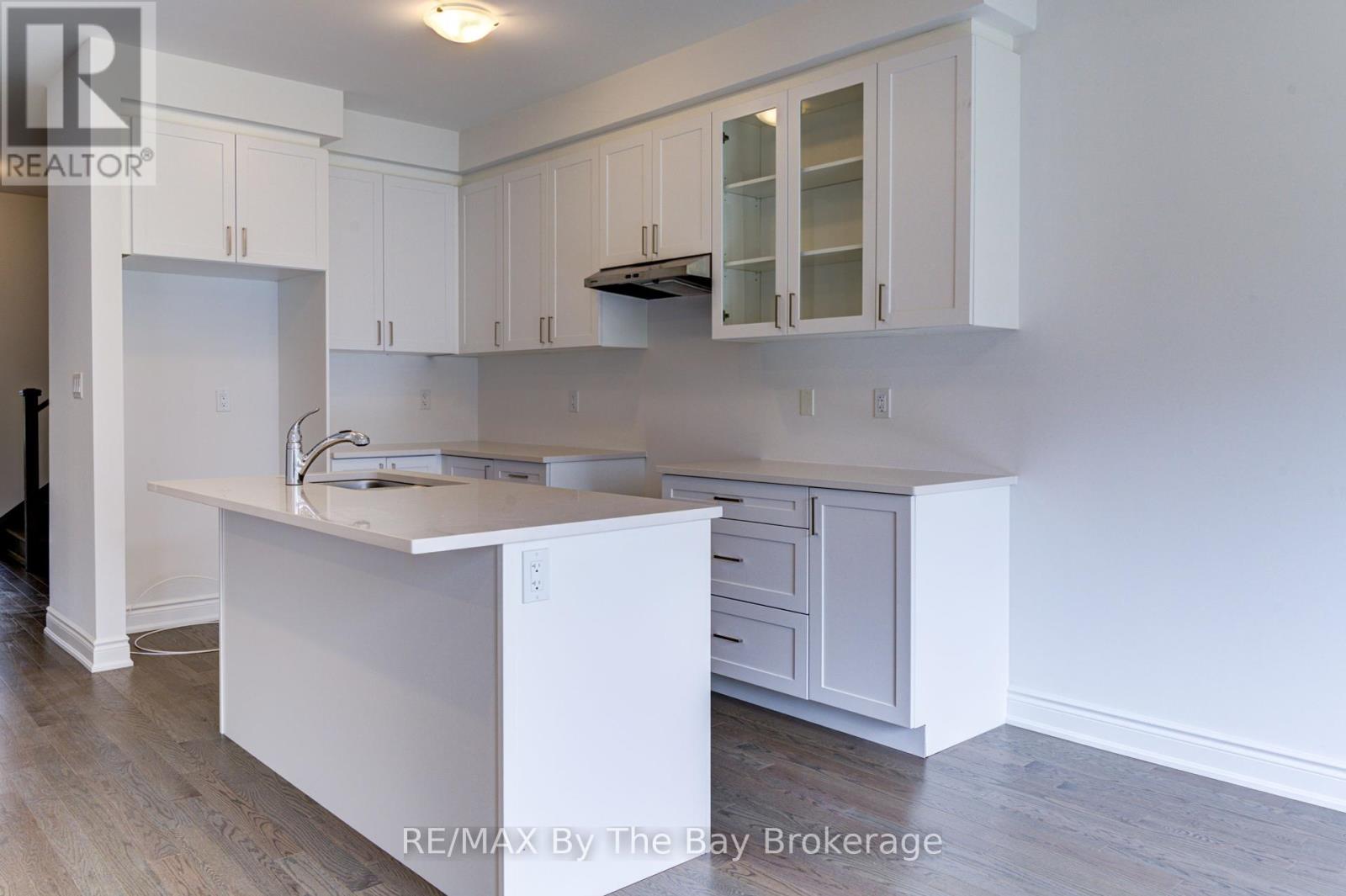 28 Autumn Drive, Wasaga Beach, Ontario  L9Z 0K7 - Photo 13 - S12298861