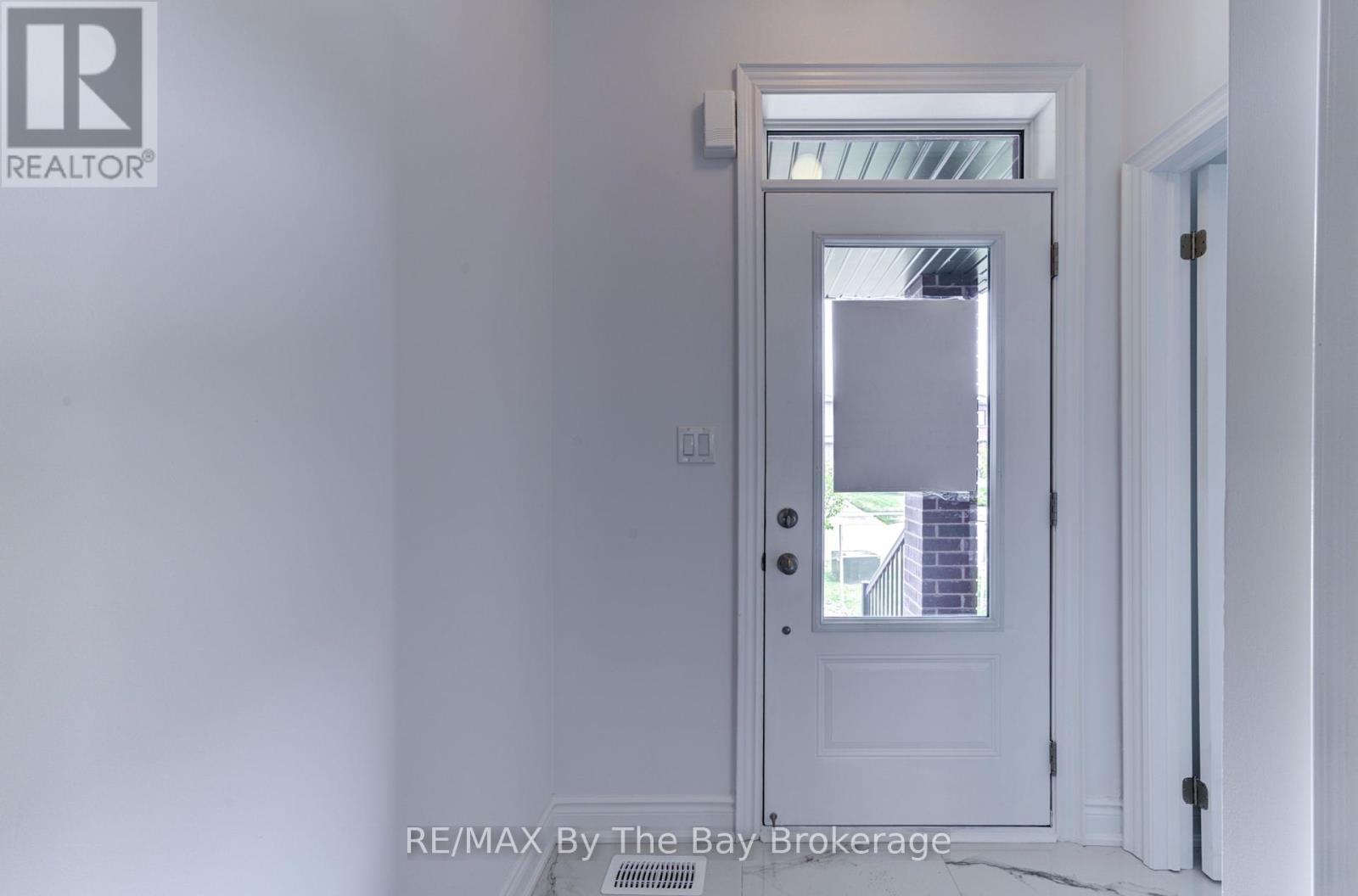 28 Autumn Drive, Wasaga Beach, Ontario  L9Z 0K7 - Photo 4 - S12298861