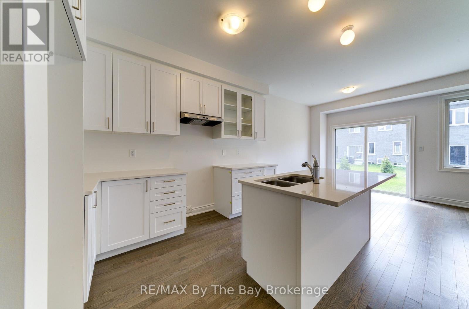 28 Autumn Drive, Wasaga Beach, Ontario  L9Z 0K7 - Photo 7 - S12298861