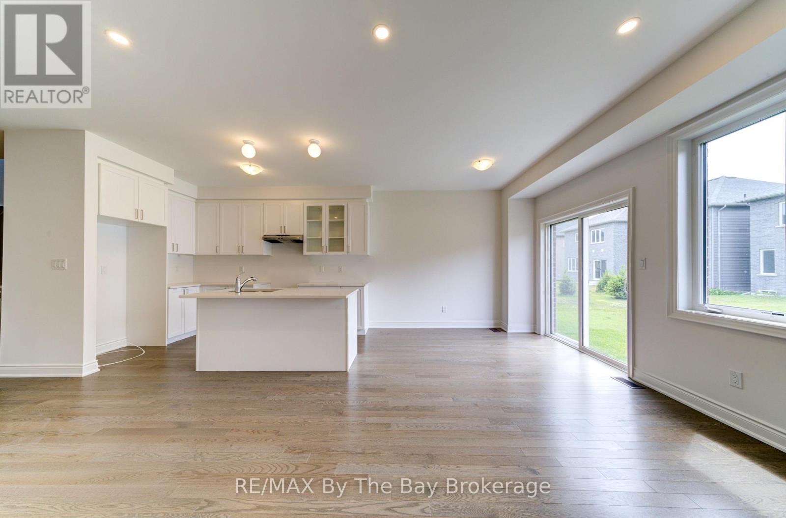 28 Autumn Drive, Wasaga Beach, Ontario  L9Z 0K7 - Photo 9 - S12298861