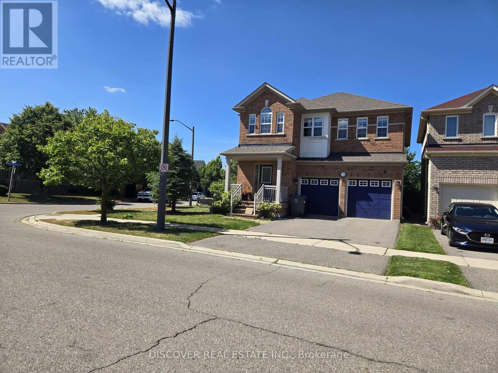5792 Raftsman Cove, Mississauga, Ontario  L5M 7H4 - Photo 2 - W12298823