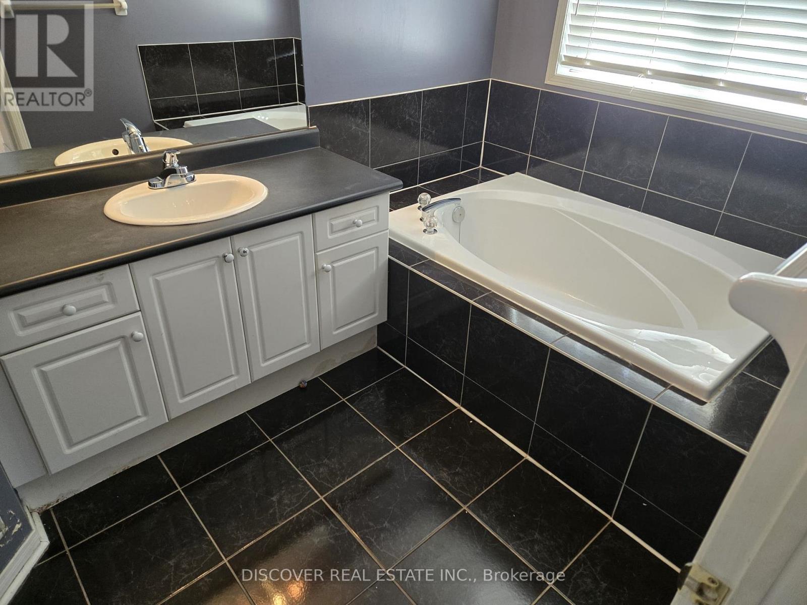 5792 Raftsman Cove, Mississauga, Ontario  L5M 7H4 - Photo 33 - W12298823