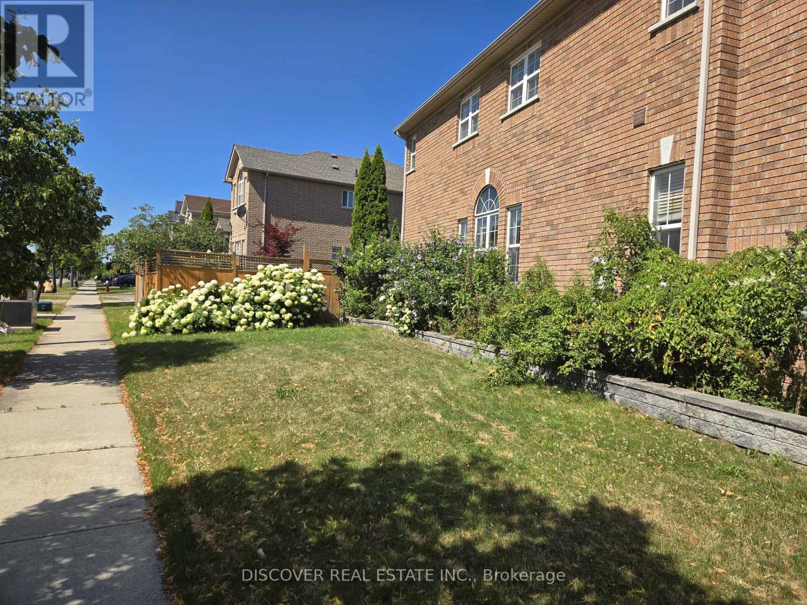 5792 Raftsman Cove, Mississauga, Ontario  L5M 7H4 - Photo 42 - W12298823
