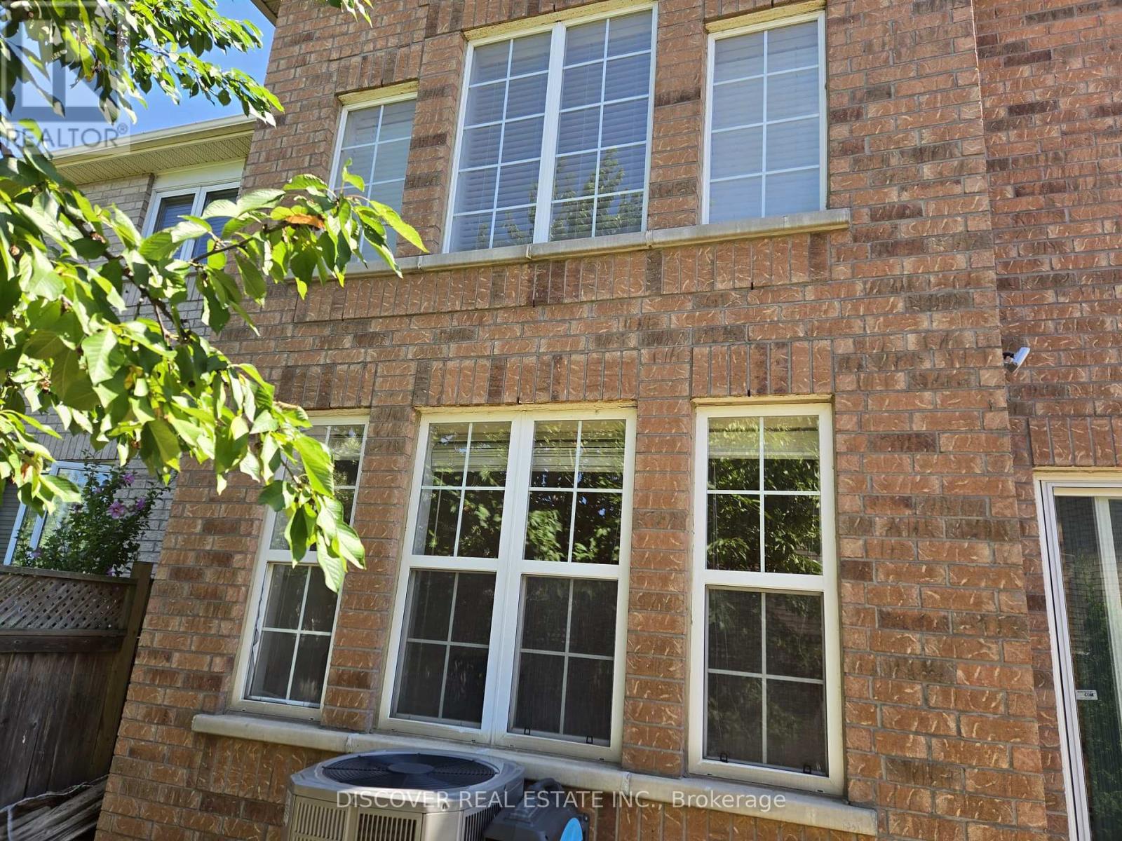 5792 Raftsman Cove, Mississauga, Ontario  L5M 7H4 - Photo 7 - W12298823