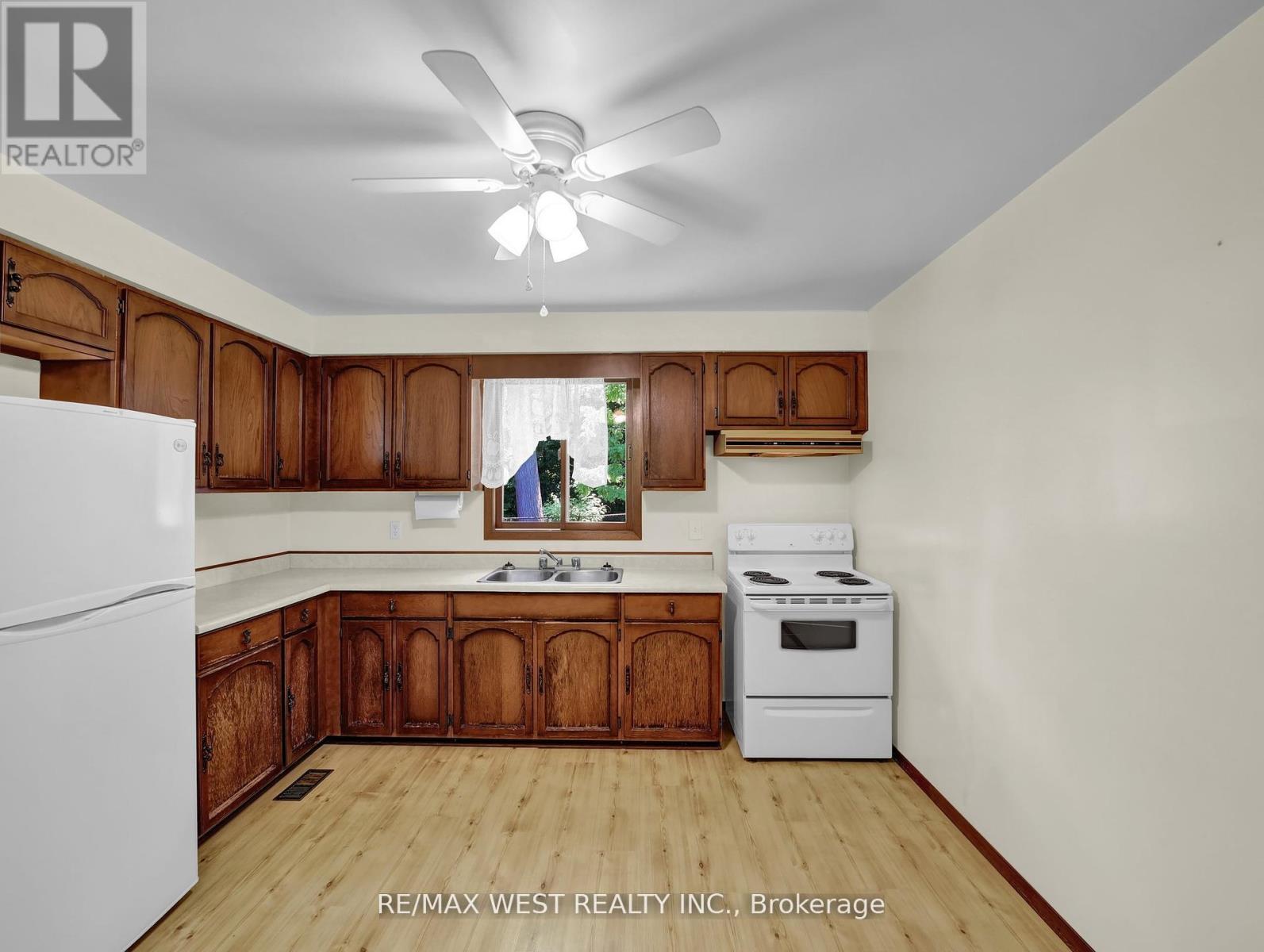 11 Glenda Street, Norfolk, Ontario  N3Y 4T3 - Photo 3 - X12298810