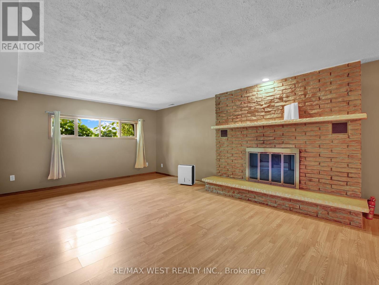 11 Glenda Street, Norfolk (Simcoe), Ontario  N3Y 4T3 - Photo 4 - X12298810