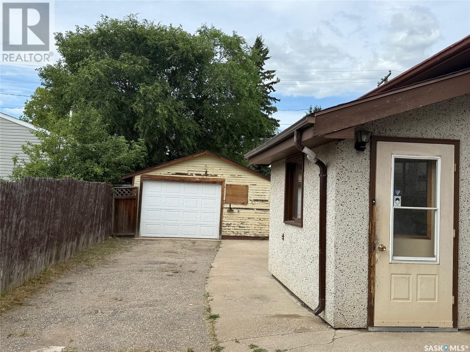 Property at 1726 15th STREET W image 3