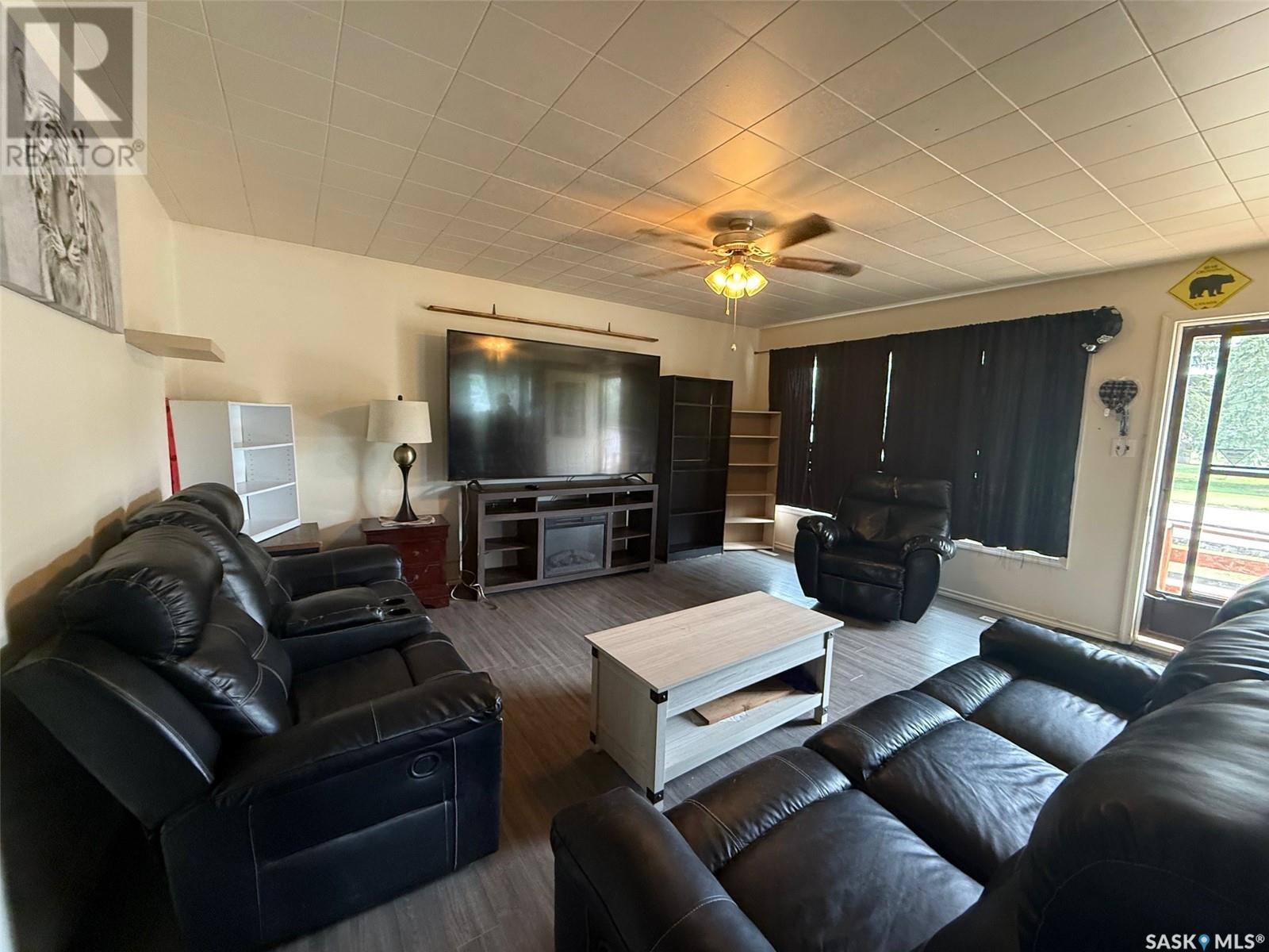Property at 1726 15th STREET W image 5