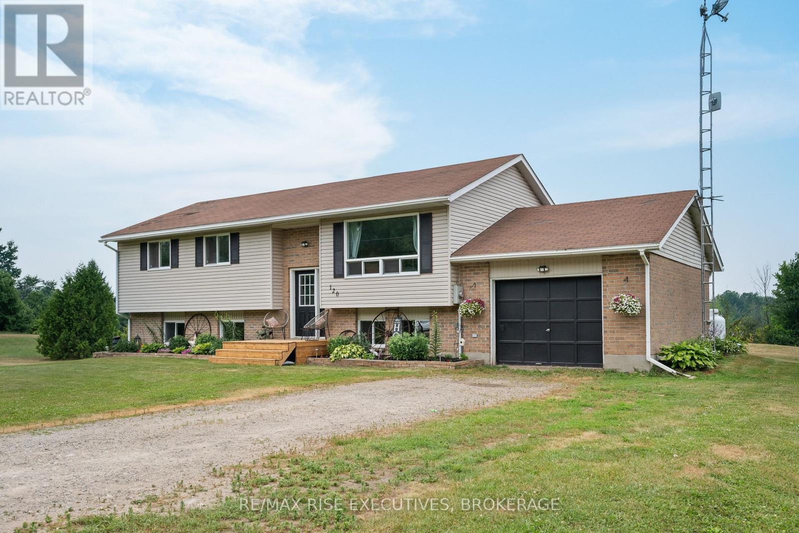 120 Ballycanoe Road, Front Of Yonge, Ontario  K0E 1R0 - Photo 2 - X12298879