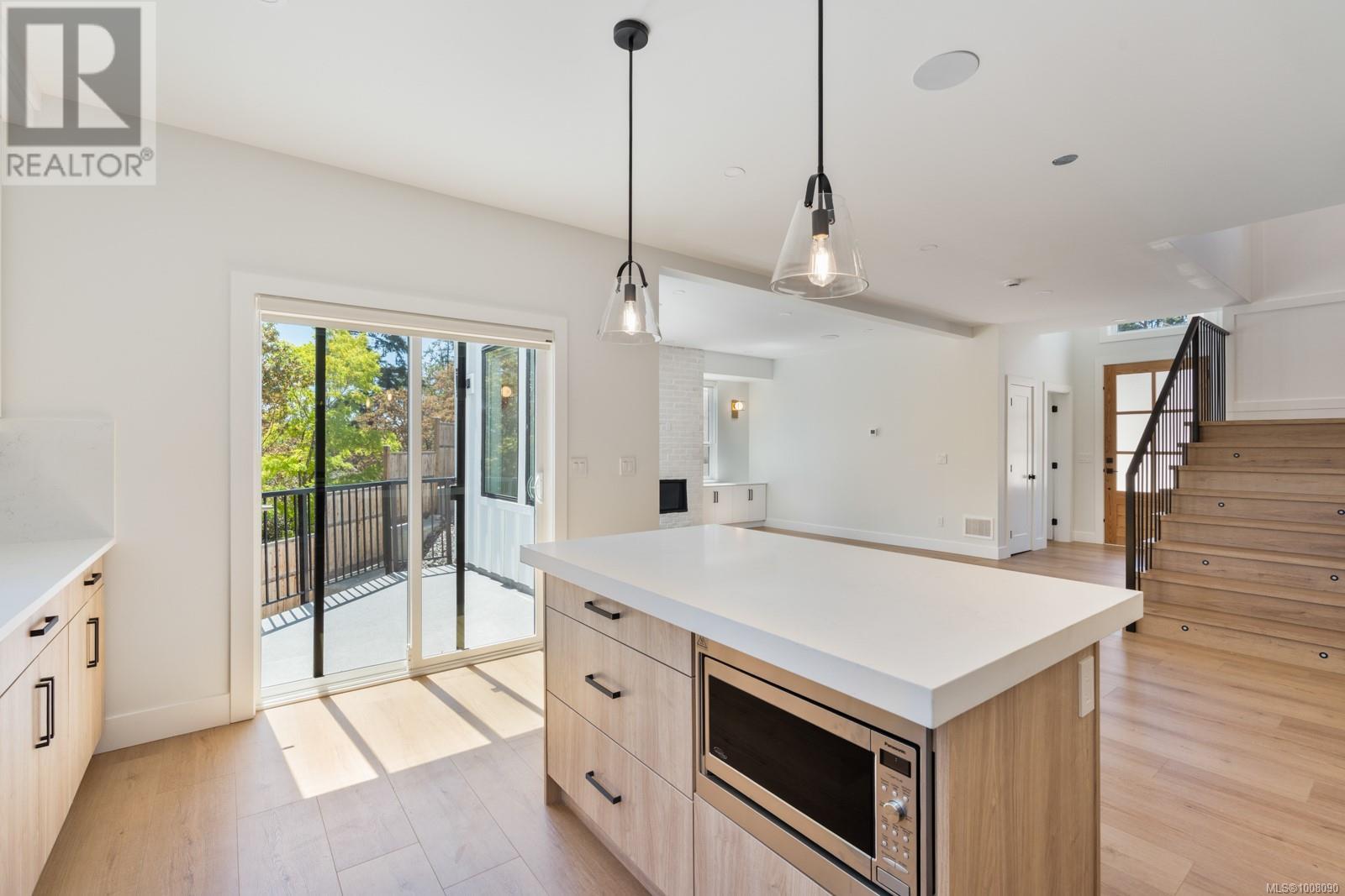 Property at 552 Belford Pl image 5