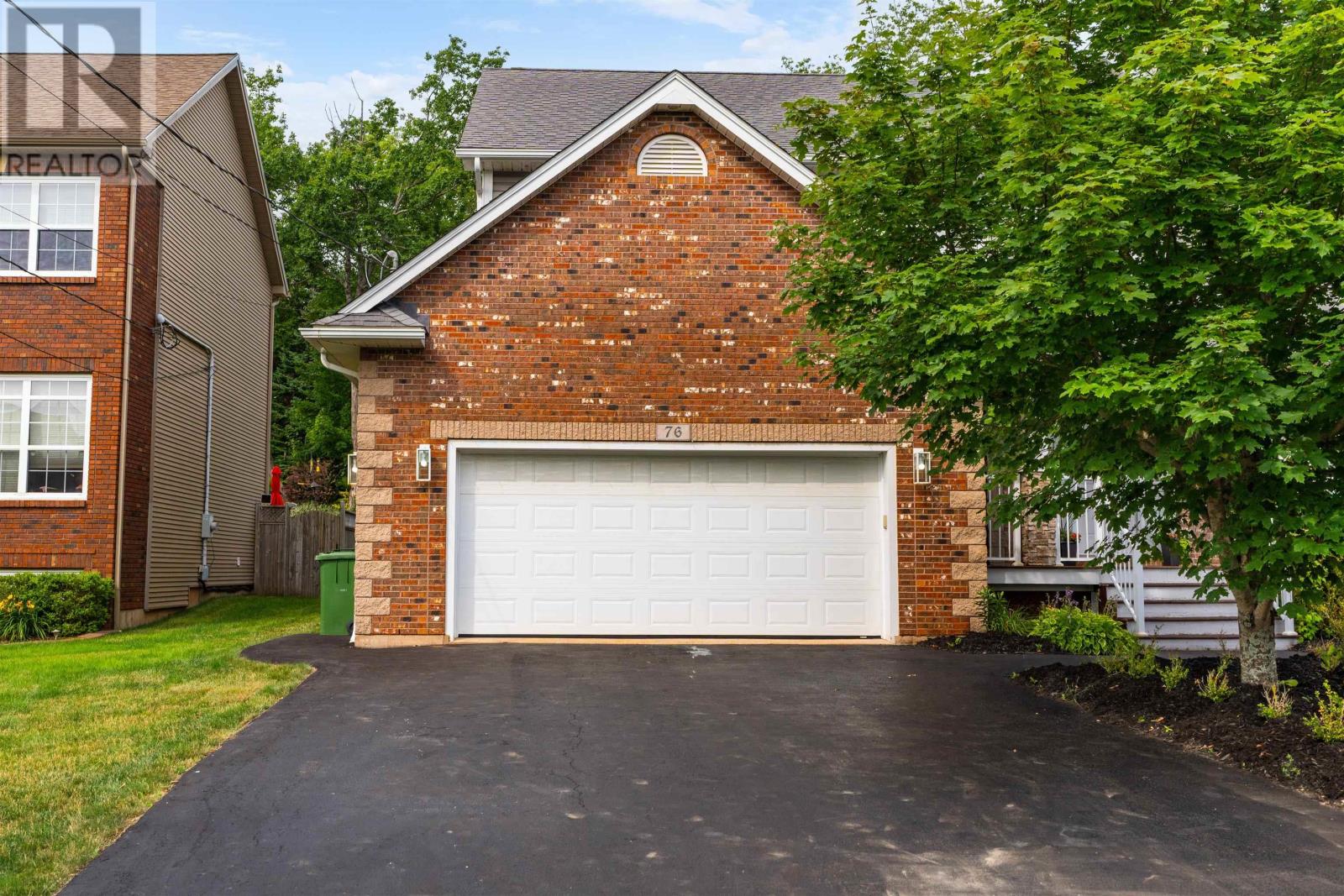 Property at 76 PEBBLECREEK Crescent image 2