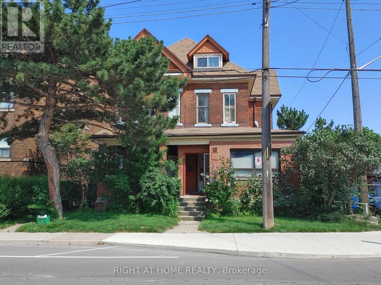 15 SHERMAN AVENUE S, Hamilton, Ontario