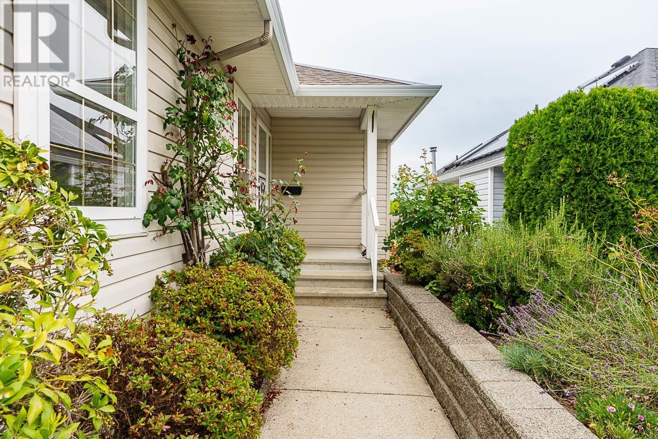 22081 124 Avenue, Maple Ridge, British Columbia  V2X 4J1 - Photo 2 - R3029328