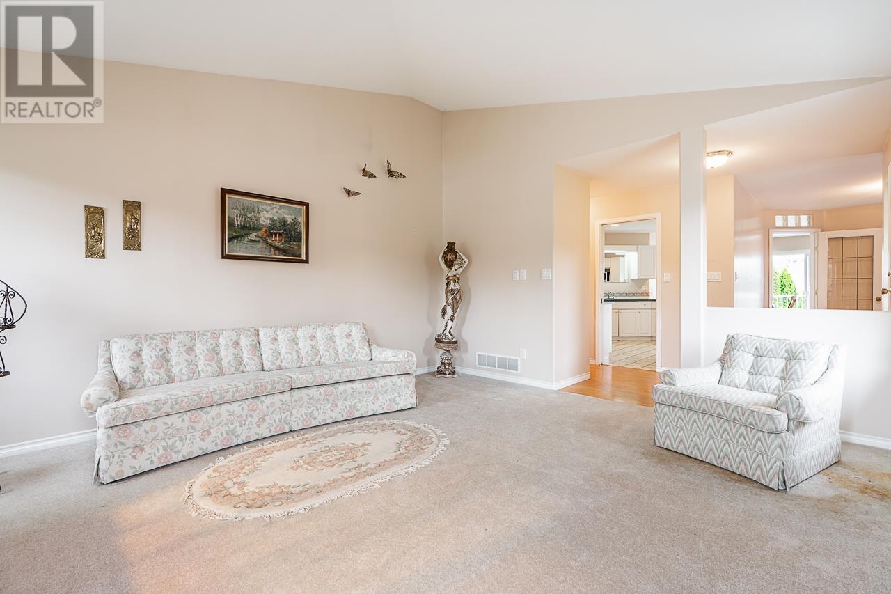 22081 124 Avenue, Maple Ridge, British Columbia  V2X 4J1 - Photo 4 - R3029328