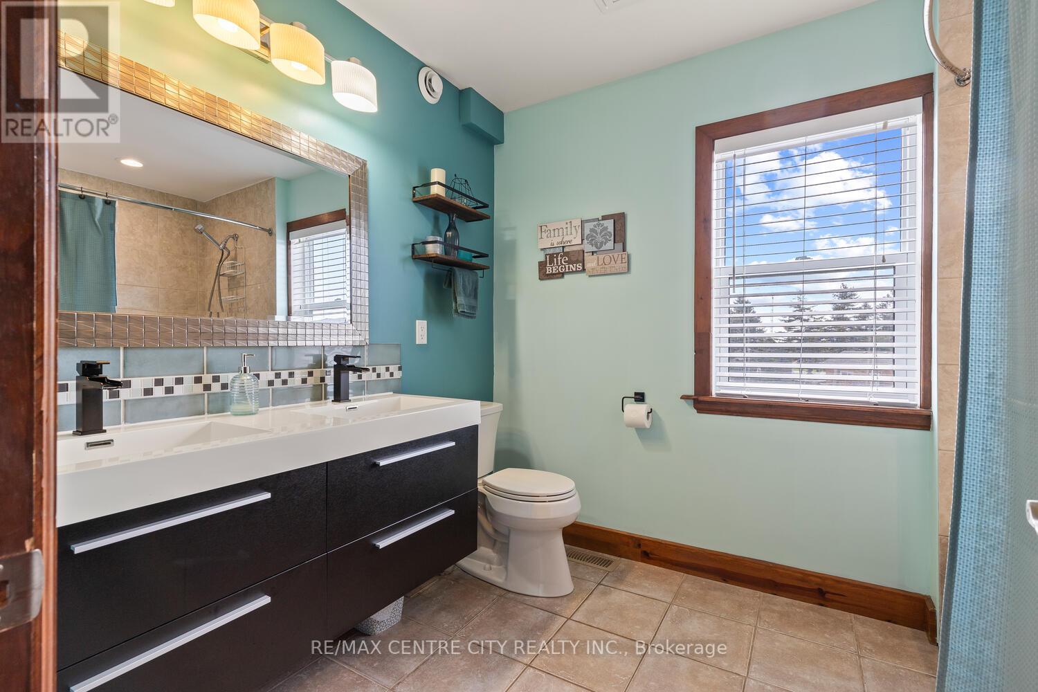 5623 Chriselle Place, Lucan Biddulph, Ontario  N0M 2J0 - Photo 12 - X12136647