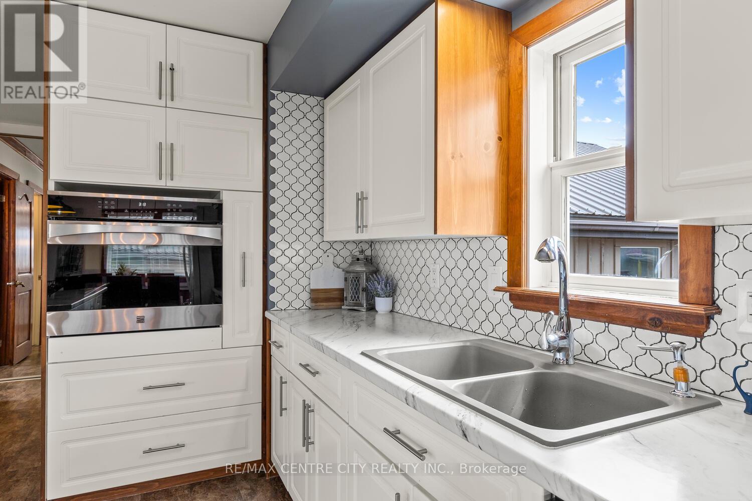 5623 Chriselle Place, Lucan Biddulph, Ontario  N0M 2J0 - Photo 8 - X12136647