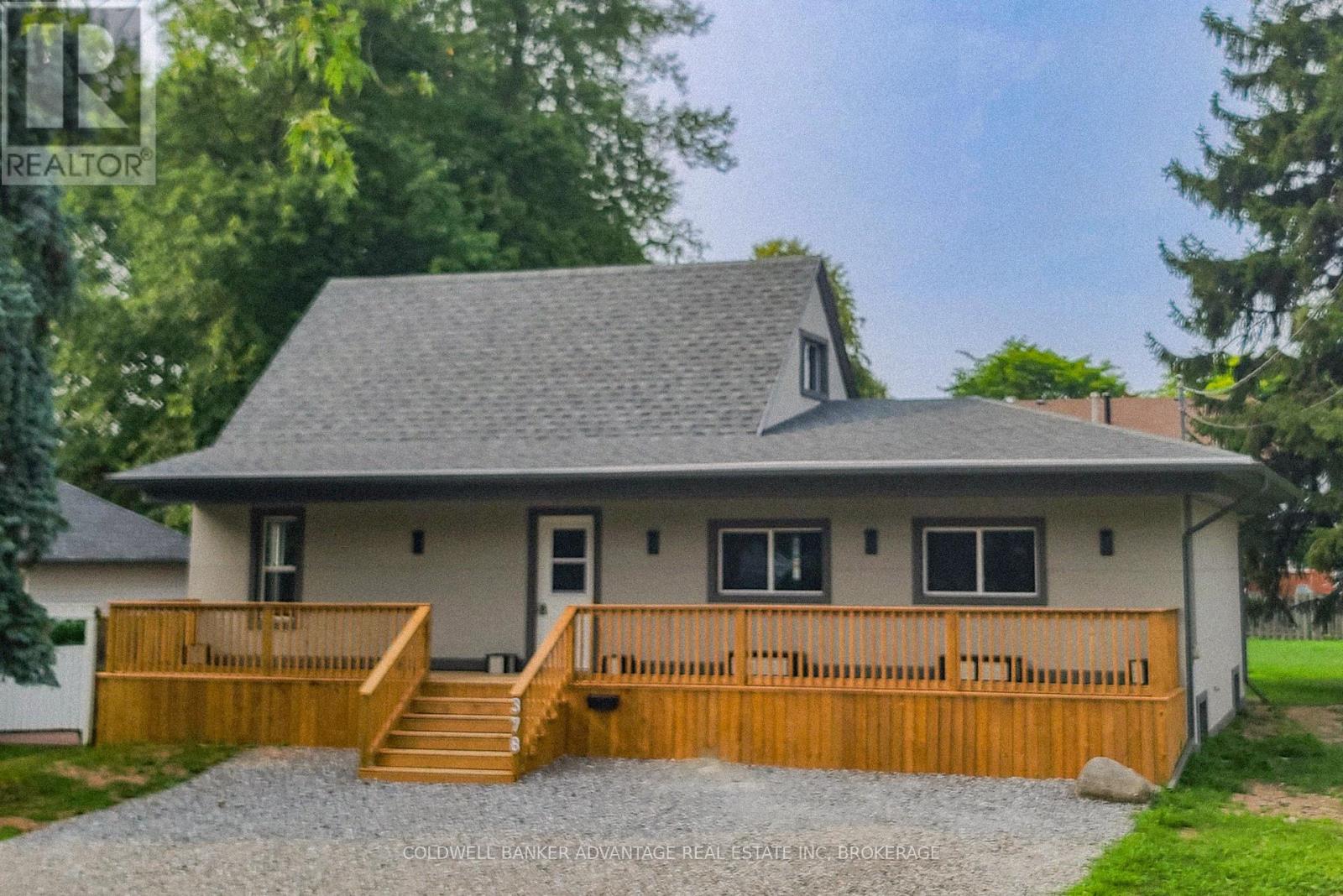 378 Thorold Road, Welland (N. Welland), Ontario  L3C 3W6 - Photo 1 - X12298963